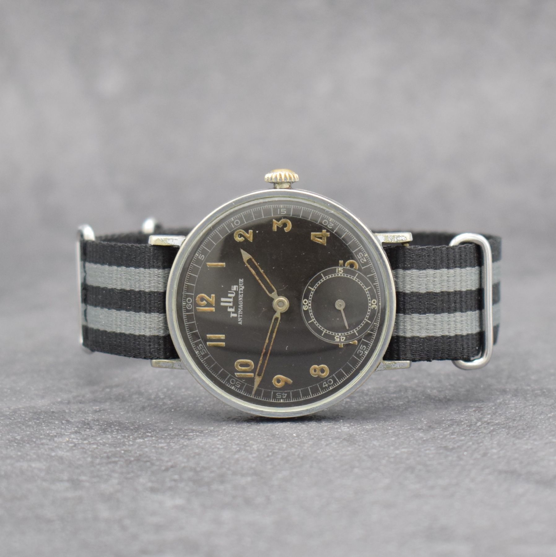 TELLUS Antimagnetique sehr große 40 mm & seltene Herrenarmbanduhr, Schweiz um 1940, Handaufzug, 3-teil. verchr. Gehäuse, Stahlboden gedr., ...