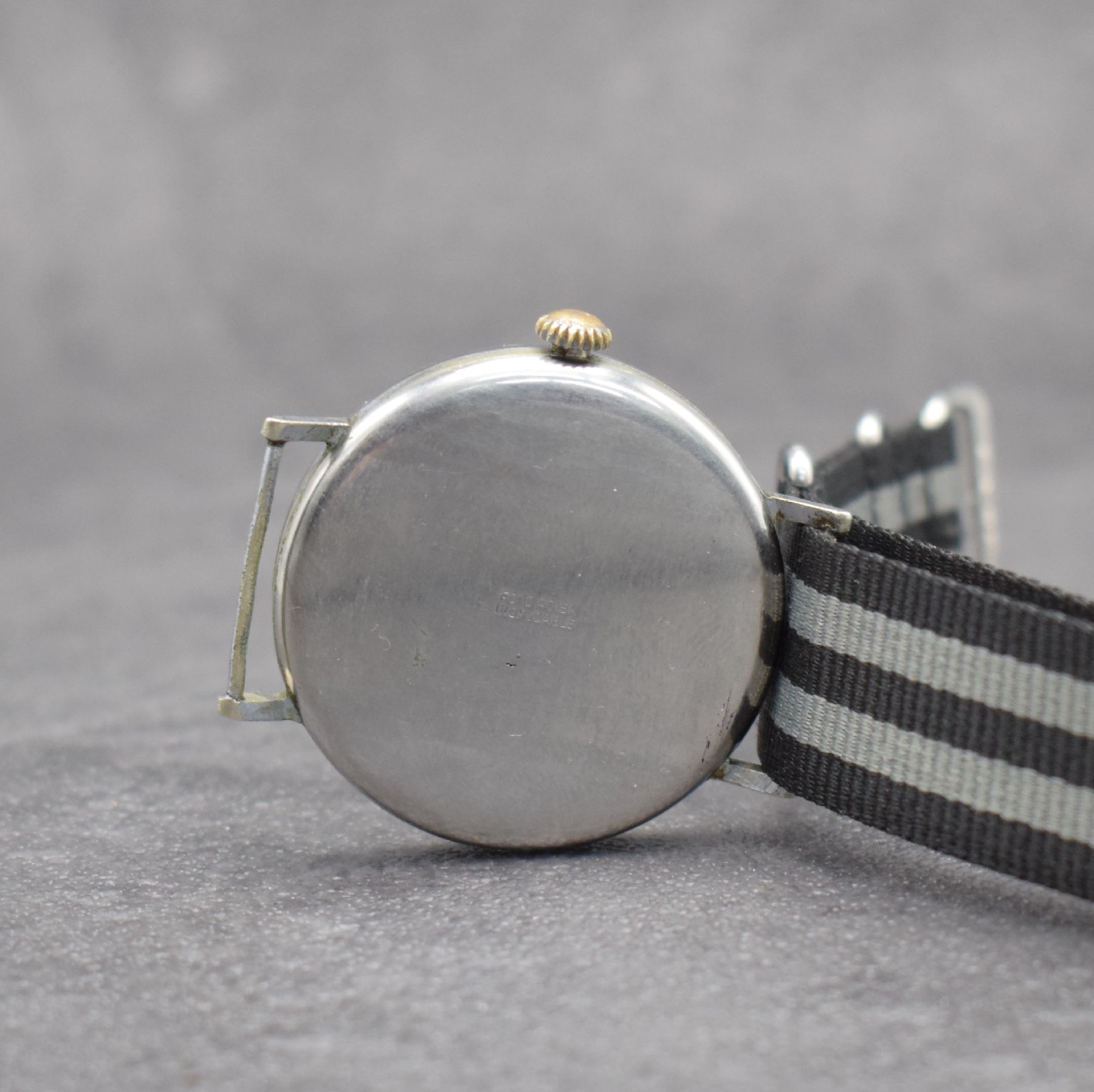 Detail d: TELLUS Antimagnetique sehr große 40 mm & seltene Herrenarmbanduhr, Schweiz um 1940, Handaufzug, 3-teil. verchr. Gehäuse, Stahlboden gedr., ...