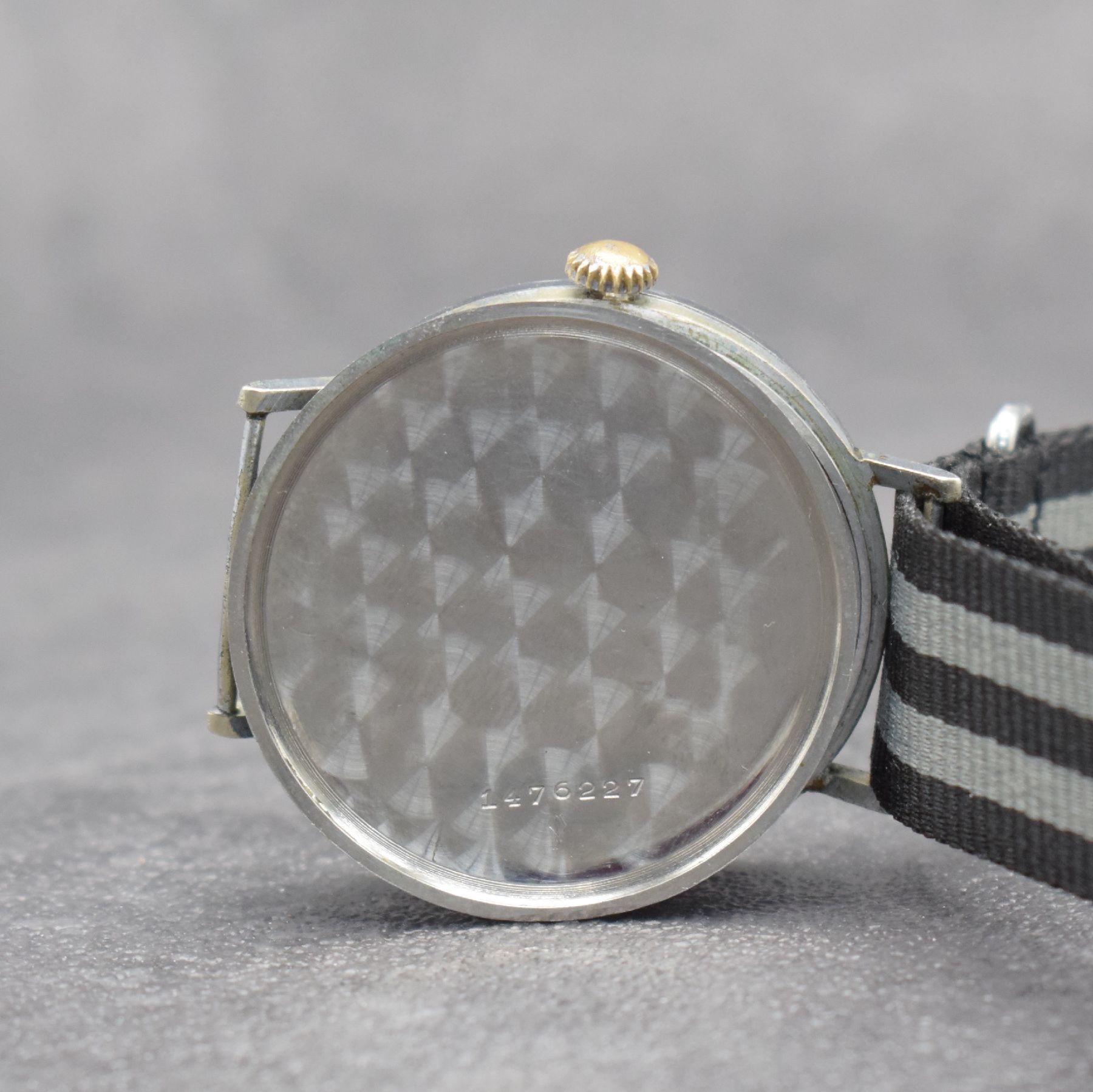 Detail f: TELLUS Antimagnetique sehr große 40 mm & seltene Herrenarmbanduhr, Schweiz um 1940, Handaufzug, 3-teil. verchr. Gehäuse, Stahlboden gedr., ...