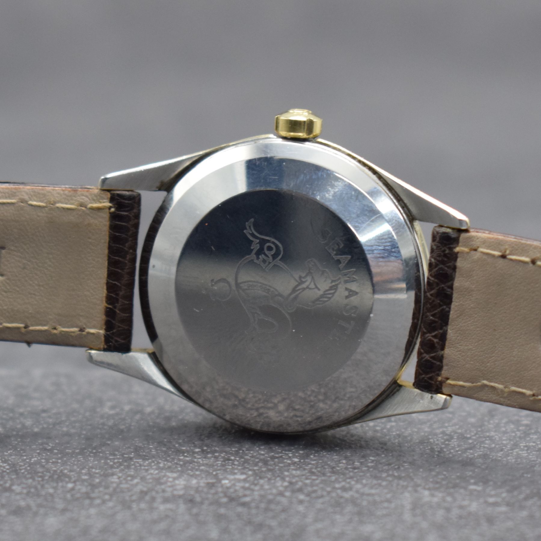 Detail e: OMEGA Herrenarmbanduhr Seamaster, Automatik, Schweiz um 1958, Ref. 2802 14 SC, Edelstahl m. Goldhaube, Edelstahlboden aufgedr., silb. Zifferbl. m. ...