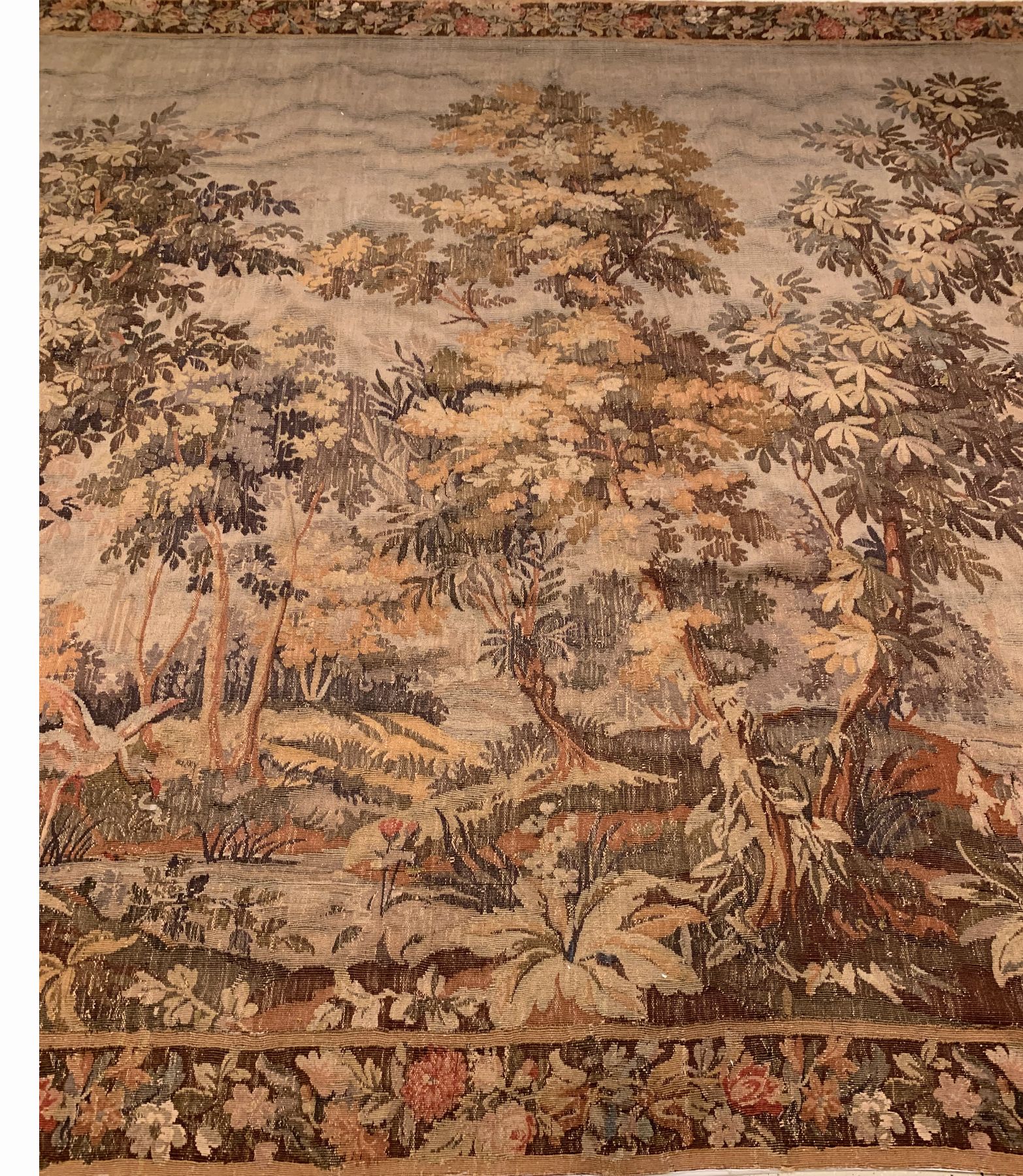 Detail a: Früher Tapeseri antik, Frankreich, um 1800, Wolle gewebt auf Baumwolle, Landschaftsmotive ,ca, 350 x 302 cm, EHZ:3(Altersbedingt guter Zustand).