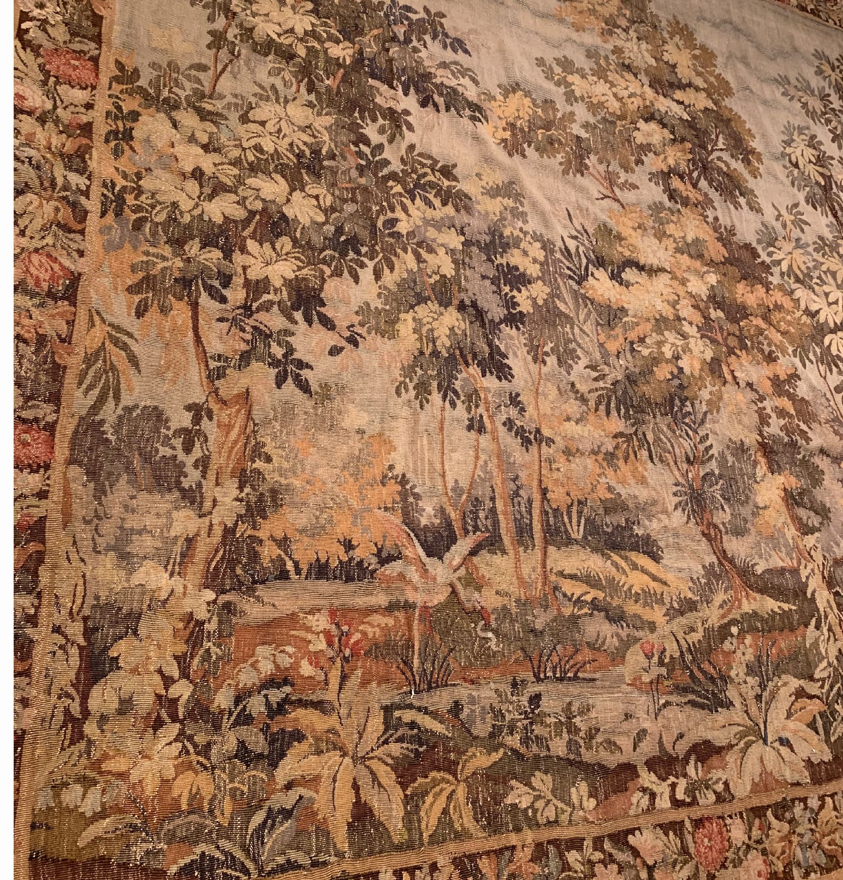 Detail b: Früher Tapeseri antik, Frankreich, um 1800, Wolle gewebt auf Baumwolle, Landschaftsmotive ,ca, 350 x 302 cm, EHZ:3(Altersbedingt guter Zustand).