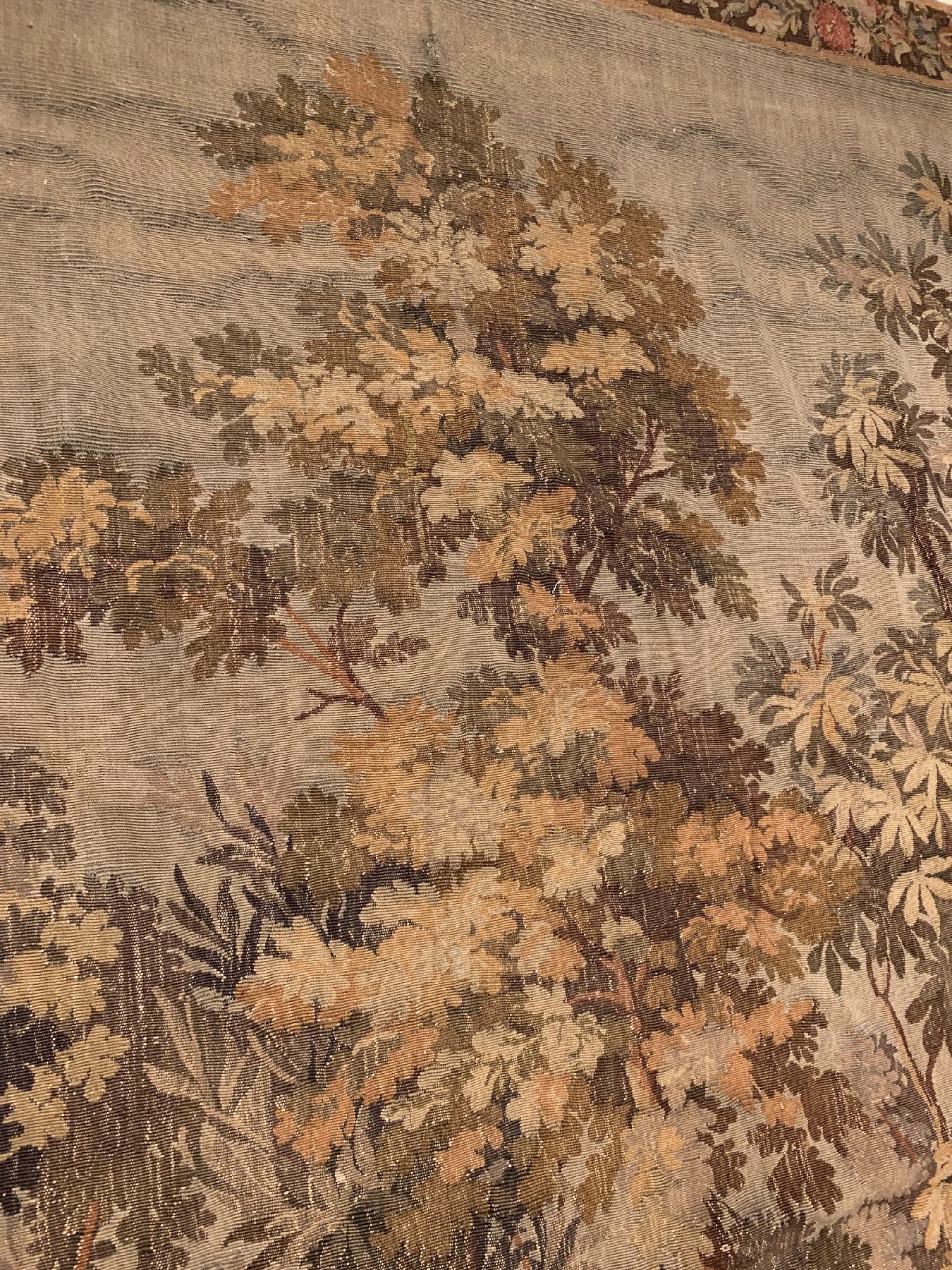 Detail e: Früher Tapeseri antik, Frankreich, um 1800, Wolle gewebt auf Baumwolle, Landschaftsmotive ,ca, 350 x 302 cm, EHZ:3(Altersbedingt guter Zustand).
