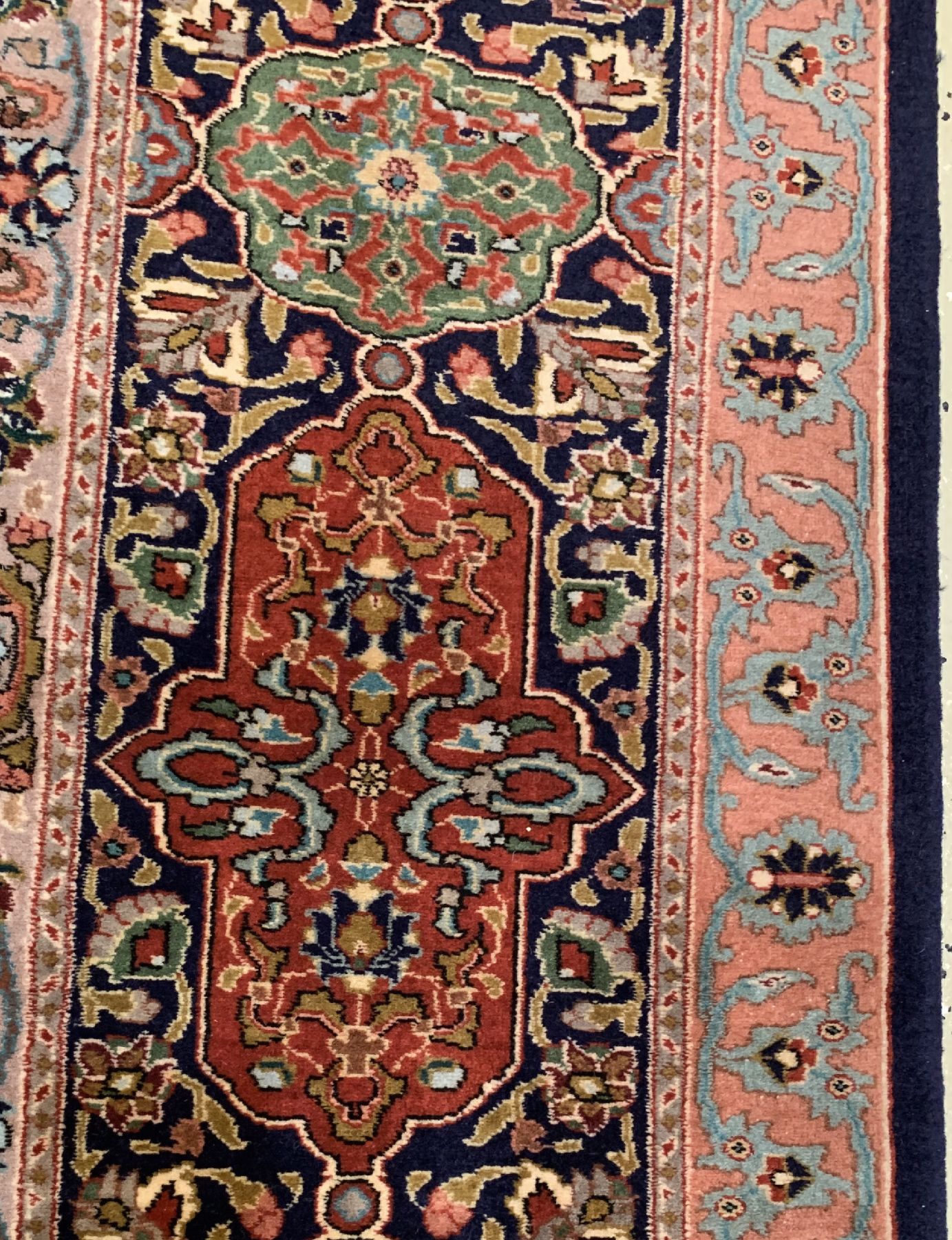 Detail e: Feiner Täbriz(Sheikh-Safi), Persien, um 1930/1940, Korkwolle geknüpft auf BaumwolleHochwertiger Täbriz mit dem berühmten Sheikh- Safi Muster und ...