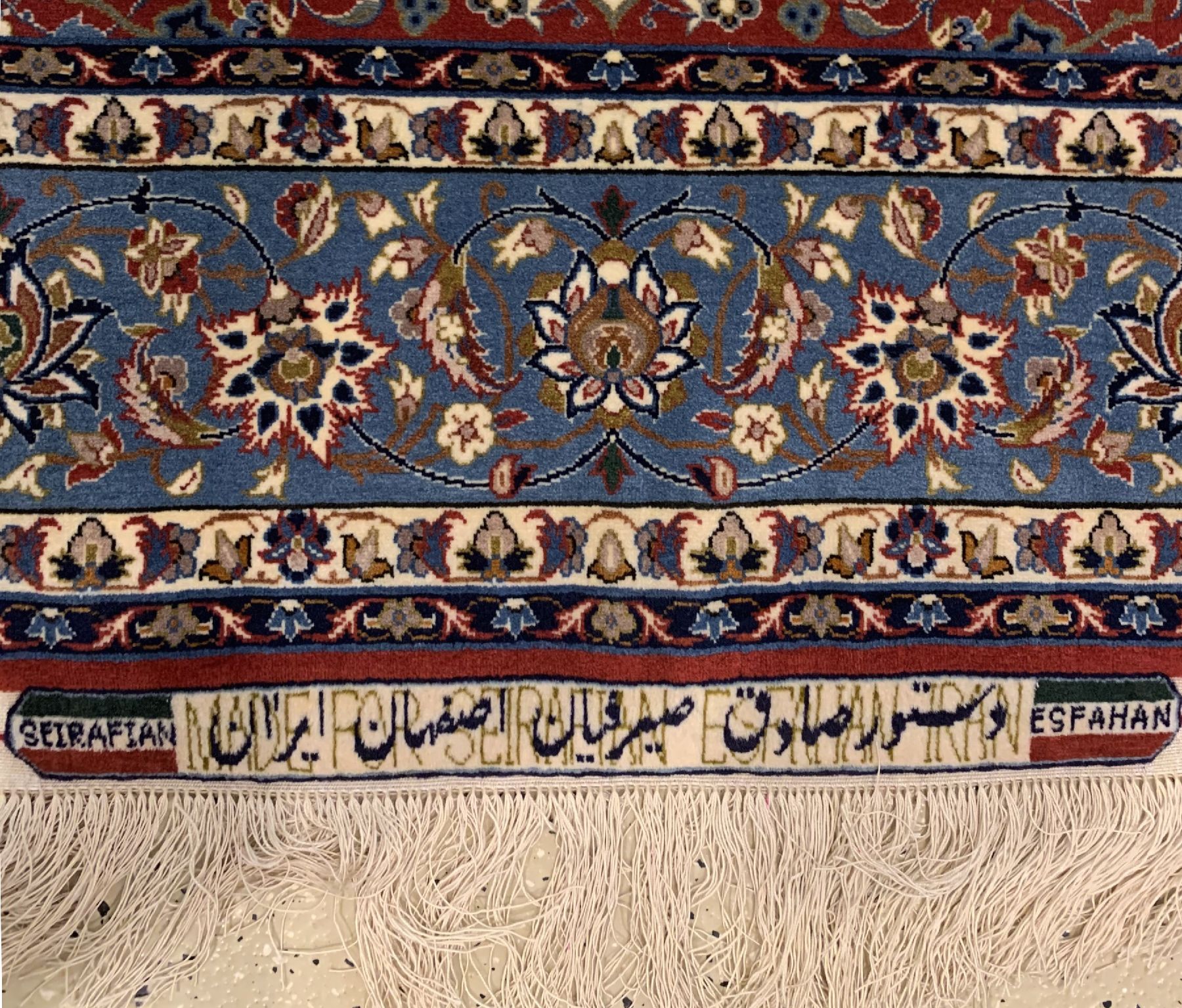 Detail c: Feiner signierter Esfahan Seirafian alt, Zentralpersien, um 1950/1960, Korkwolle geknüpft auf Seide, dieser feine Esfahan ist im Auftrag von Sadegh ...