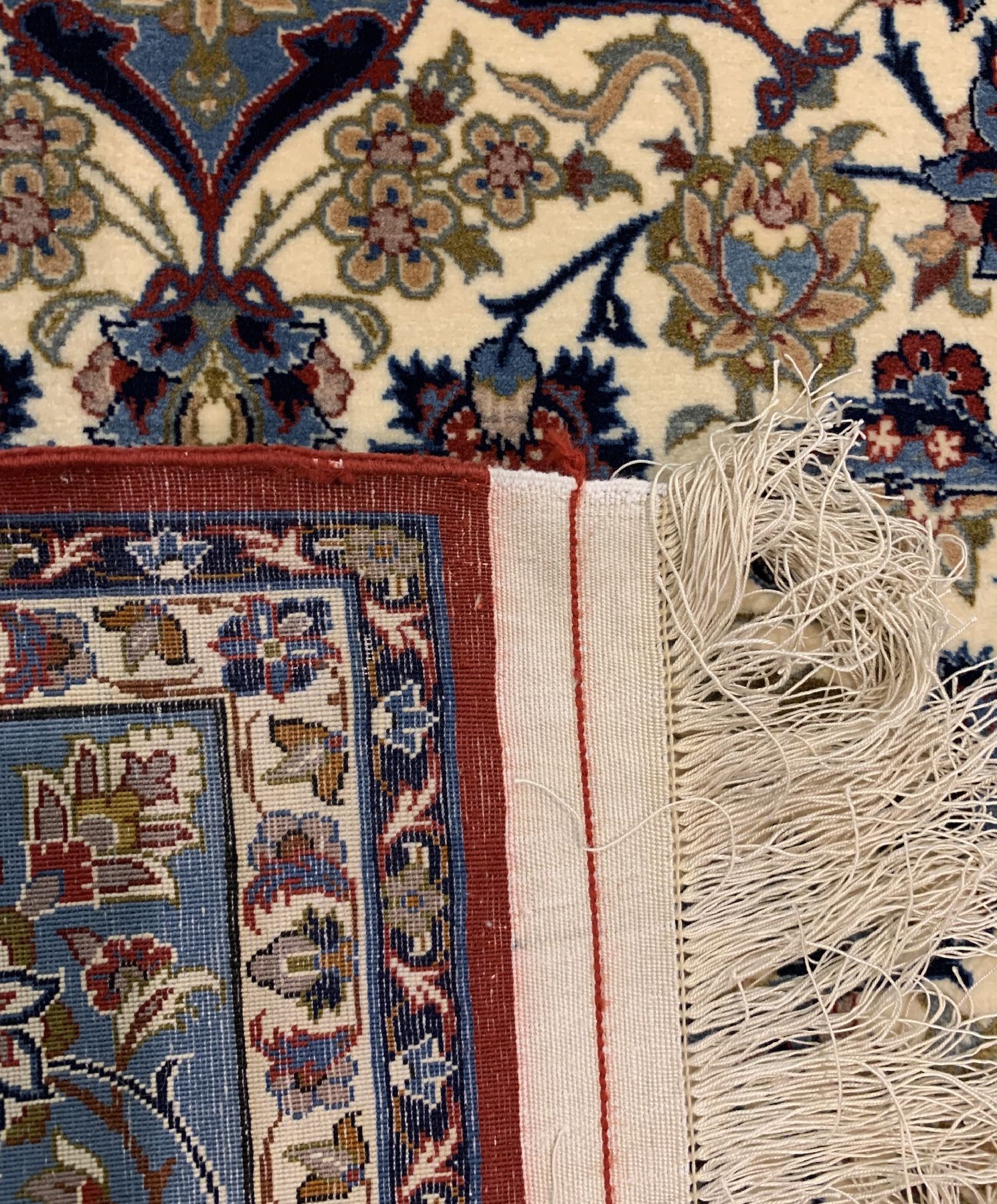 Detail e: Feiner signierter Esfahan Seirafian alt, Zentralpersien, um 1950/1960, Korkwolle geknüpft auf Seide, dieser feine Esfahan ist im Auftrag von Sadegh ...