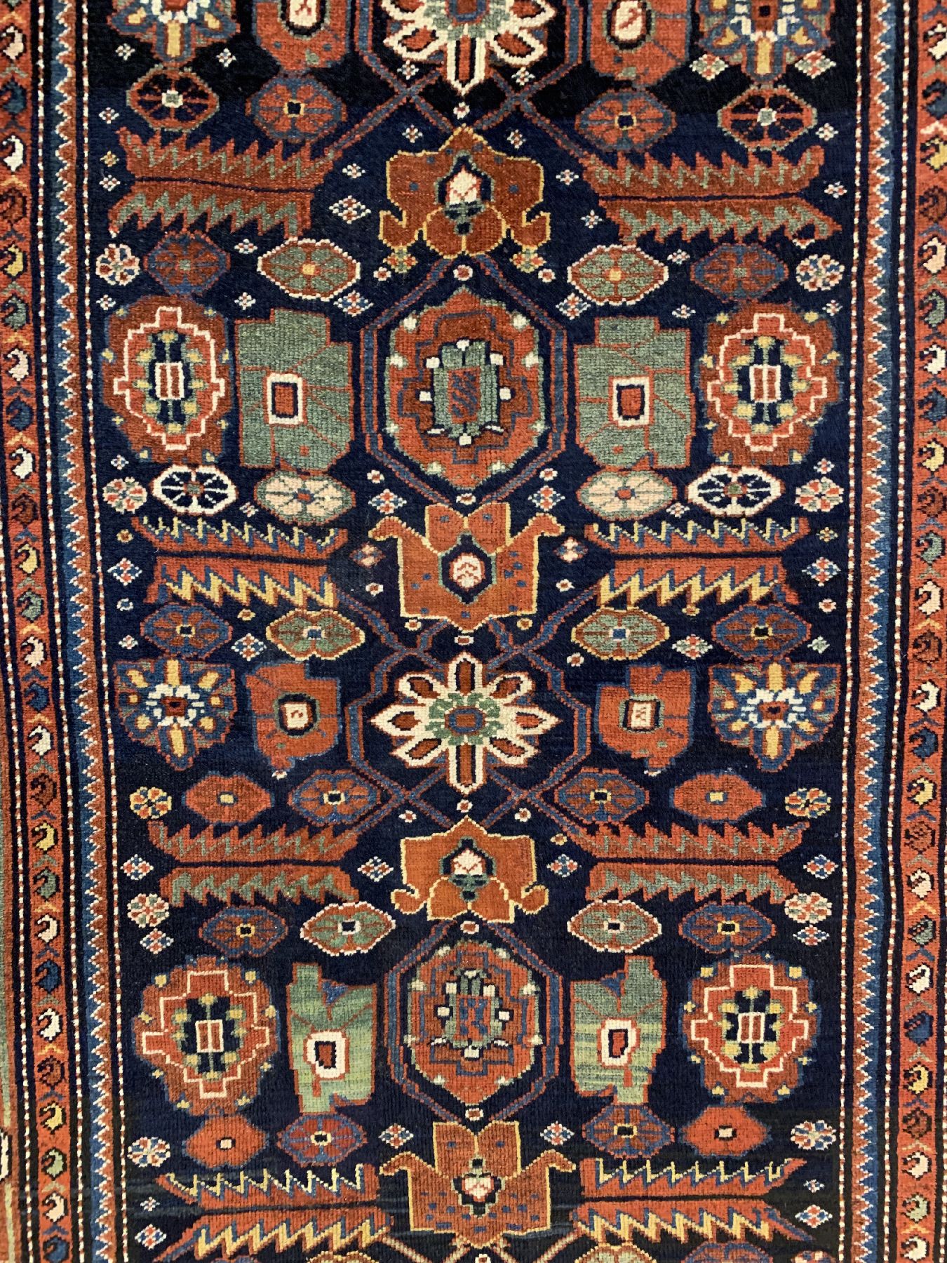 Detail a: Malayer antik, Auftragsarbeit von Hazrat Ajal Akram Ahmad Khan, Persien,datiert 1312 (1890) ,Wolle geknüpft auf Baumwolle, ca, 2 15 x 133 cm, ...