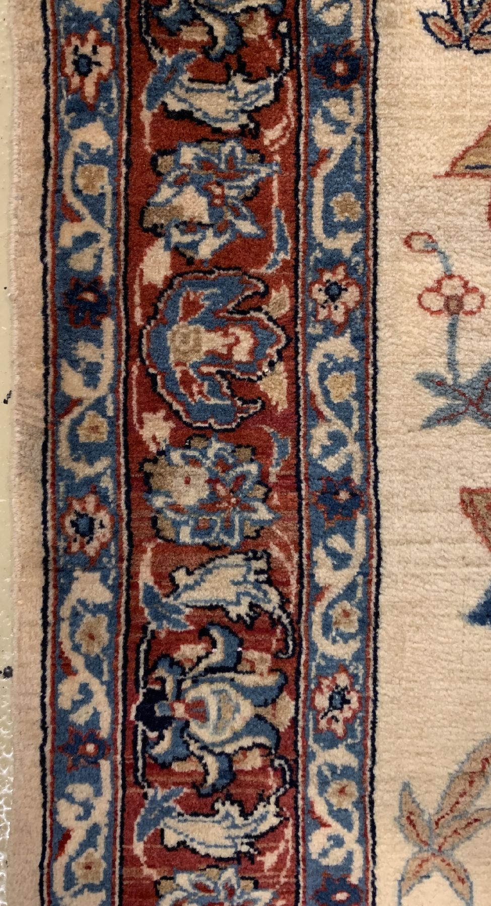 Detail b: Feiner signierter Esfahan Seirafian, Persien, um 1940/1950, Korkwolle geknüpft auf Seid , ca. 100 x 70 cm, EHZ:2(guter Zustand).