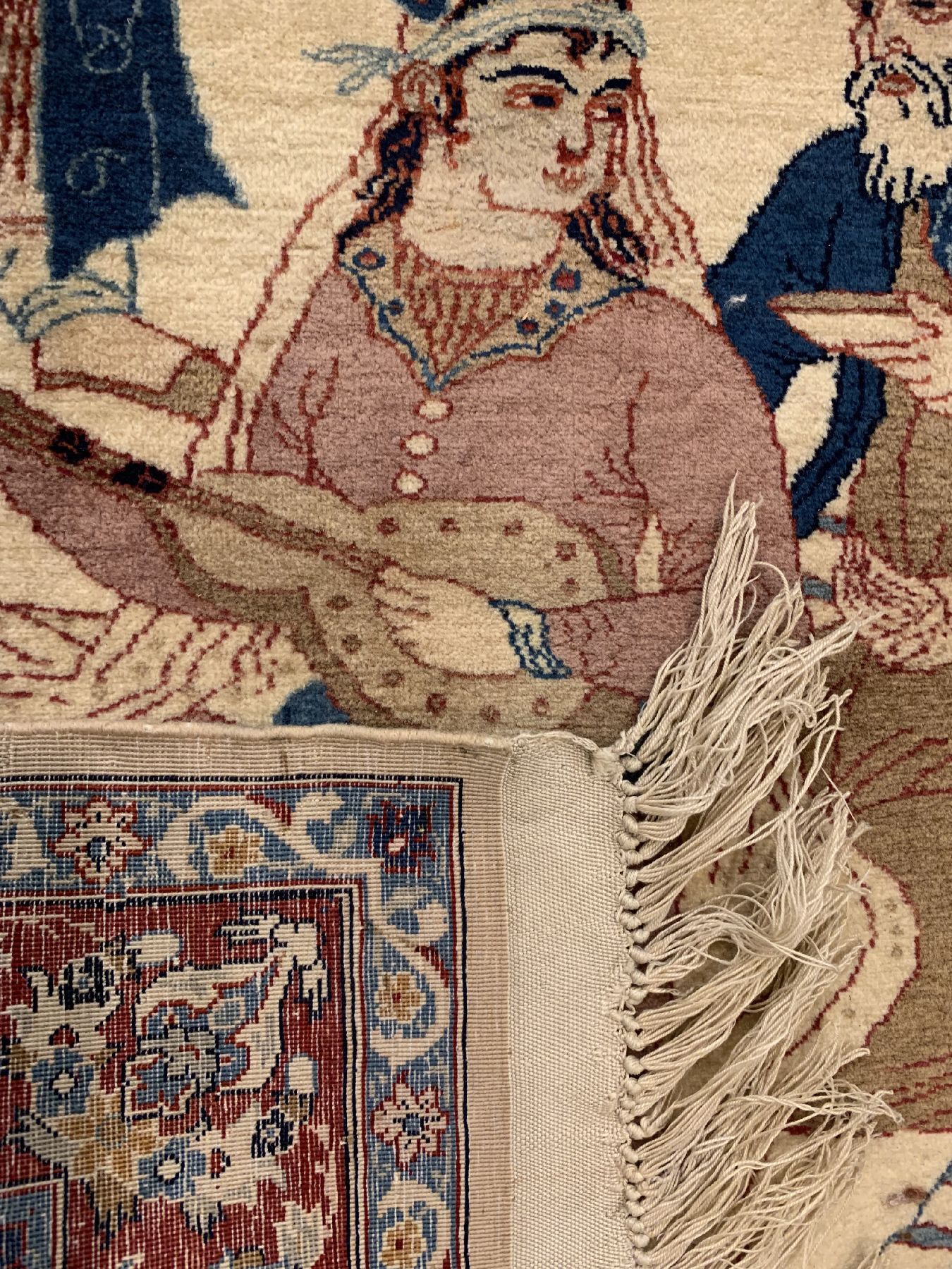 Detail e: Feiner signierter Esfahan Seirafian, Persien, um 1940/1950, Korkwolle geknüpft auf Seid , ca. 100 x 70 cm, EHZ:2(guter Zustand).