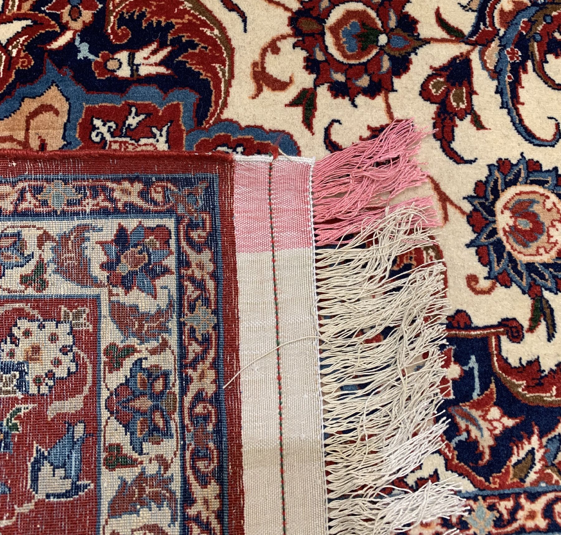 Detail e: Feiner Signierter Esfahan (Khordazad), 14Kheft Zentralpersien, Korkwolle geknüpft auf Seide klassisches Medallionmuster auf hellem Grund, ca.225 x ...