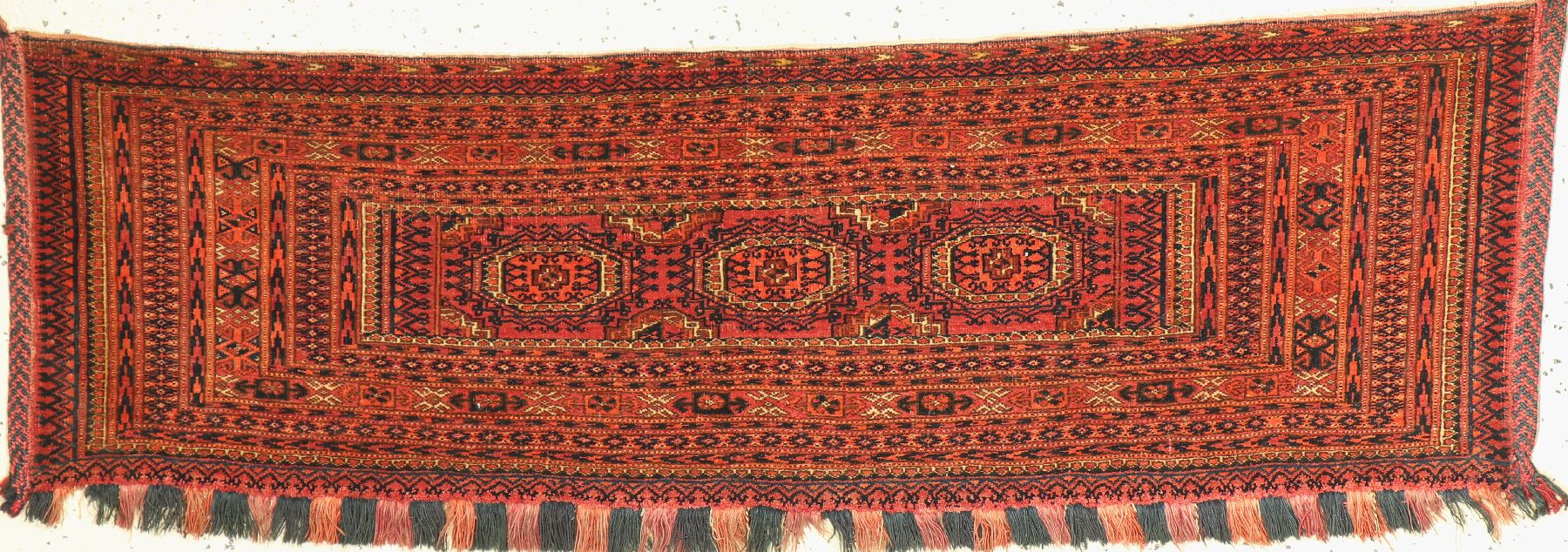 Tekke Torba antik, Turkmenistan, um 1900, Wolle auf Wolle, ca. 130 x 40 cm, EHZ: 2-3