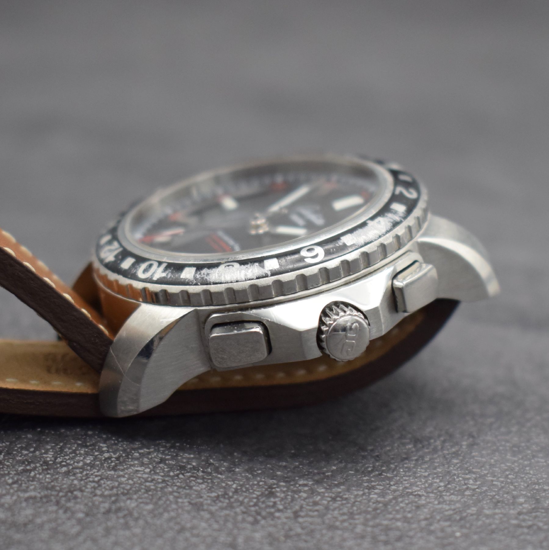 Detail e: GLASHÜTTE ORIGINAL Herrenarmbanduhr Sport Evolution GMT, Automatik, Deutschland um 2012, Ref. 39-55-43-03-14, Edelstahlgeh. inkl. Lederband m. orig. ...