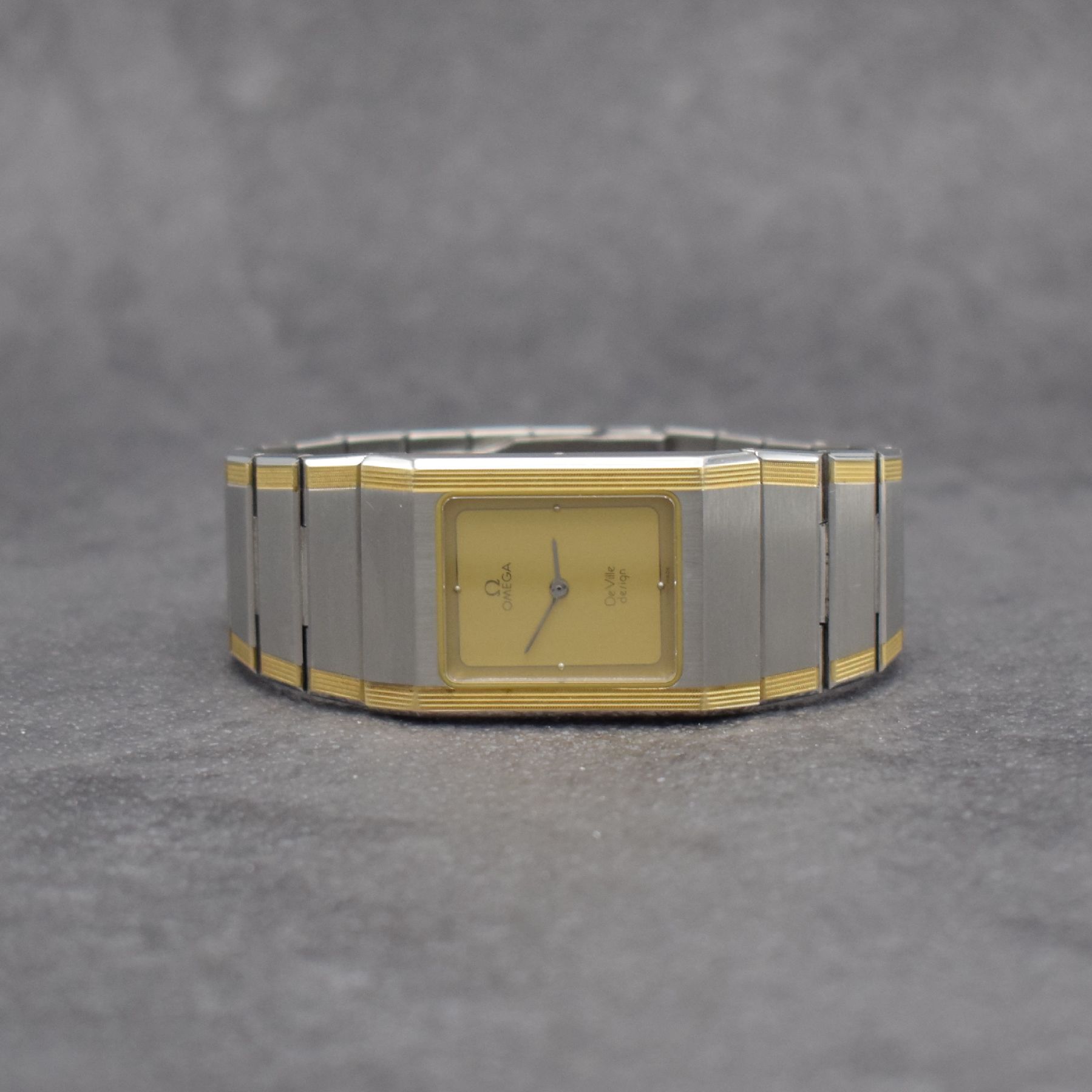 OMEGA Armbanduhr Serie De Ville design, Schweiz 1980er Jahre, Ref. 1387, Edelstahl/Gold kombiniert inkl. Gliederband m. Faltschl., Boden m. Darst. ...