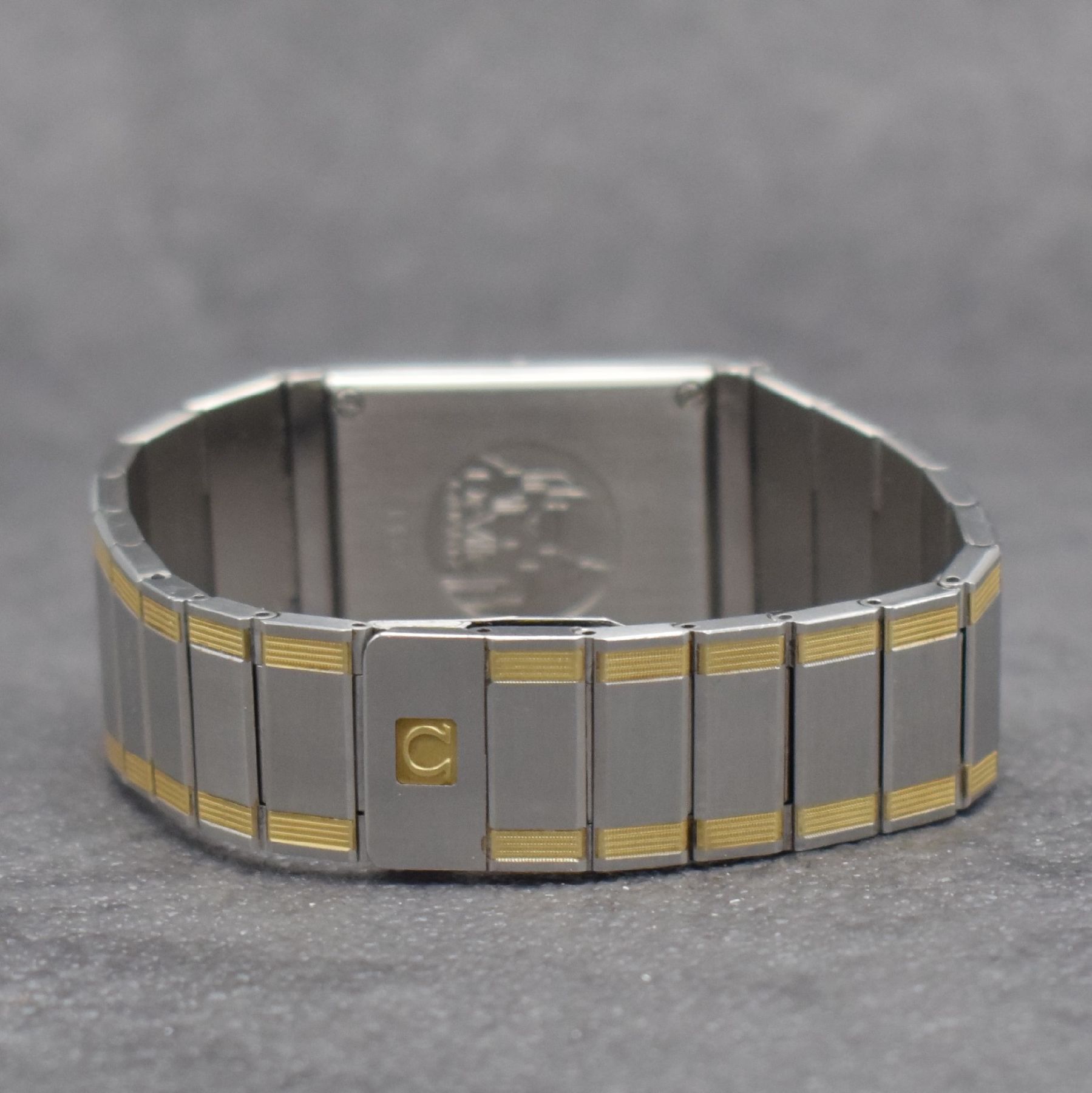 Detail d: OMEGA Armbanduhr Serie De Ville design, Schweiz 1980er Jahre, Ref. 1387, Edelstahl/Gold kombiniert inkl. Gliederband m. Faltschl., Boden m. Darst. ...