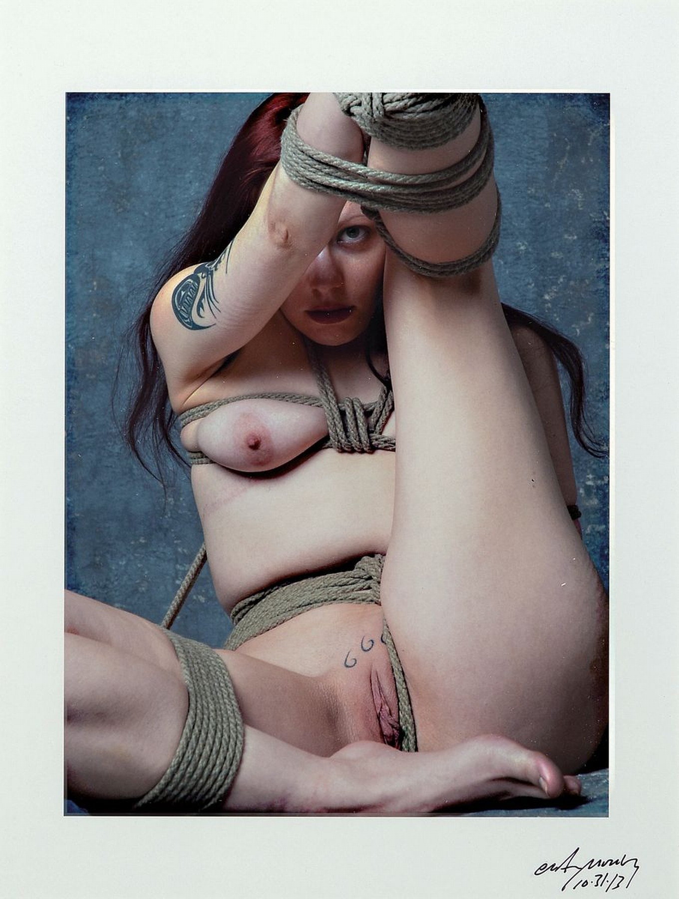 Craig Morey, 1952 Fort Wayne/USA, Aktfotografie, handsigniert, aus 2013, dat. rückseitig mit Zertifikat, unter Glas, Rahmen 46 x 56 cm