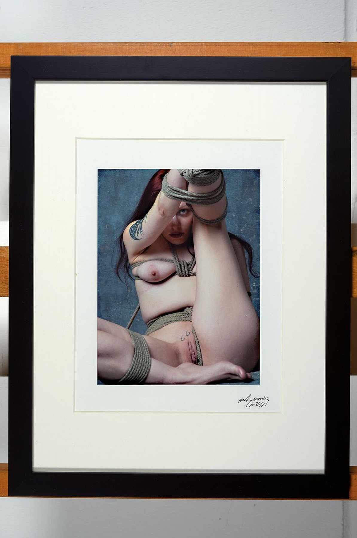 Detail k: Craig Morey, 1952 Fort Wayne/USA, Aktfotografie, handsigniert, aus 2013, dat. rückseitig mit Zertifikat, unter Glas, Rahmen 46 x 56 cm