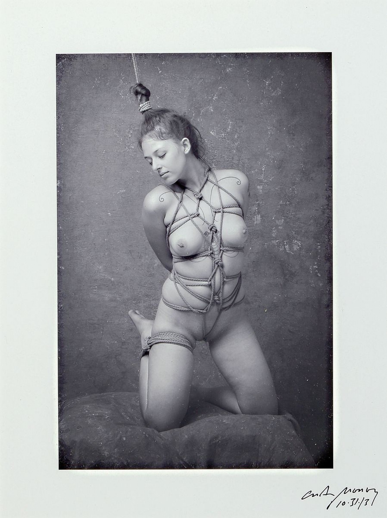Craig Morey, 1952 Fort Wayne/USA, Aktfotografie, handsigniert, aus 2013, dat. rückseitig mit Zertifikat, unter Glas, Rahmen 46 x 56 cm