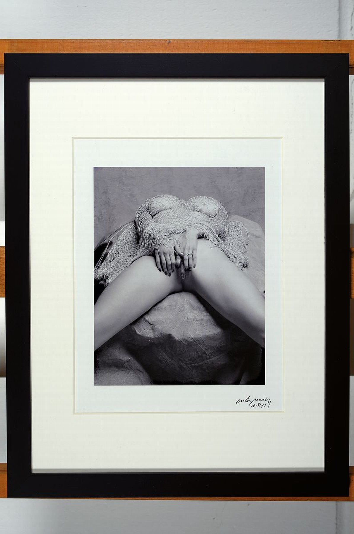 Detail k: Craig Morey, 1952 Fort Wayne/USA, Aktfotografie, handsigniert, aus 2013, dat. rückseitig mit Zertifikat, unter Glas, Rahmen 46 x 56 cm