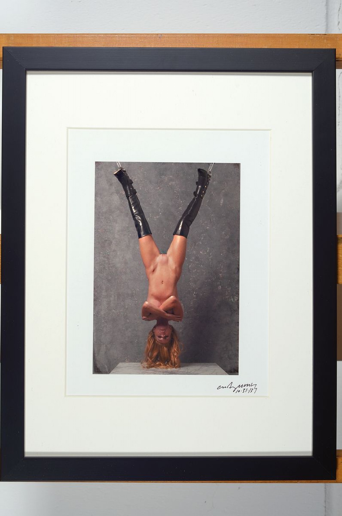 Detail k: Craig Morey, 1952 Fort Wayne/USA, Aktfotografie, handsigniert, aus 2013, dat. rückseitig mit Zertifikat, unter Glas, Rahmen 46 x 56 cm