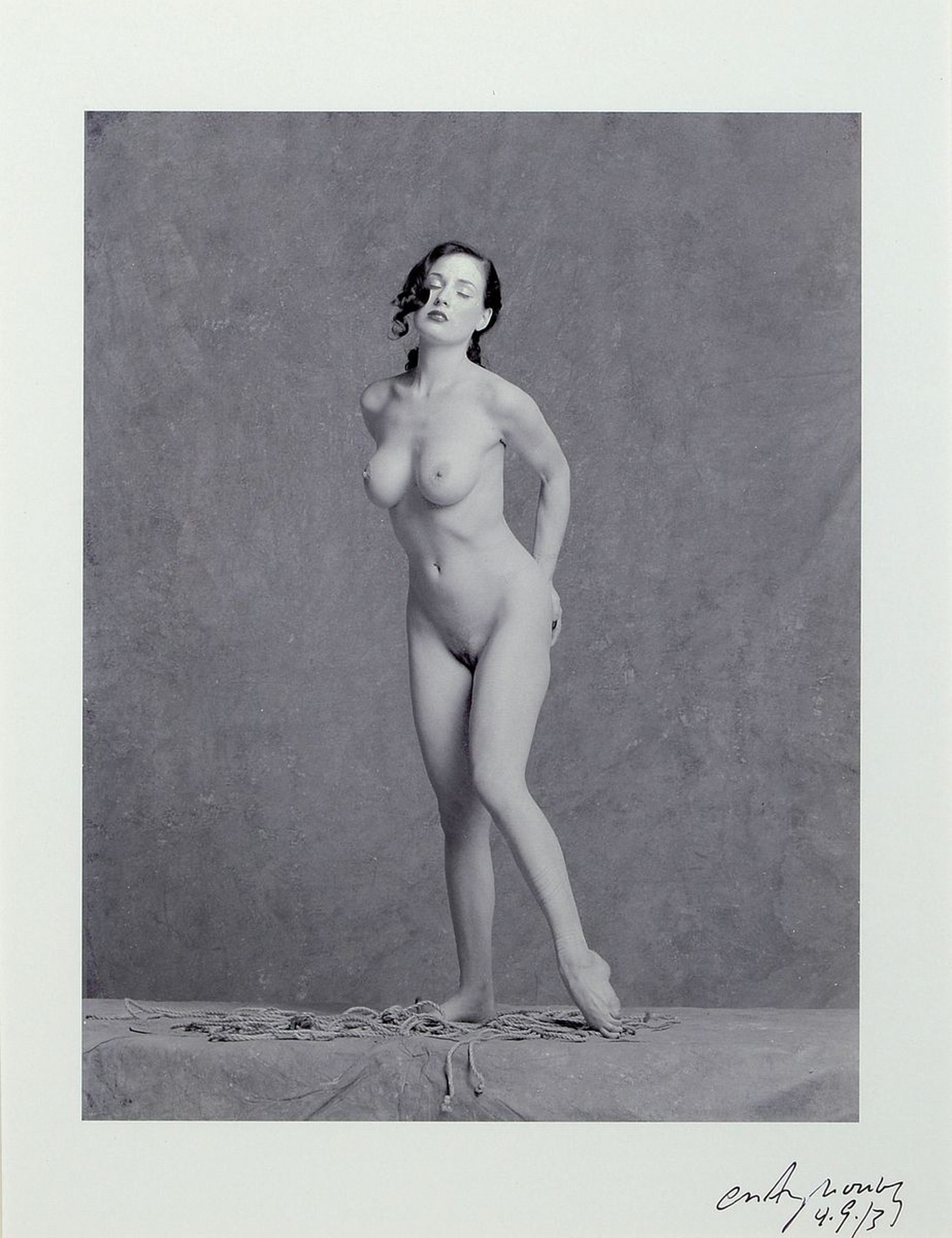 Craig Morey, 1952 Fort Wayne/USA, Aktfotografie, handsigniert, aus 2013, dat. rückseitig mit Zertifikat, unter Glas, Rahmen 46 x 56 cm
