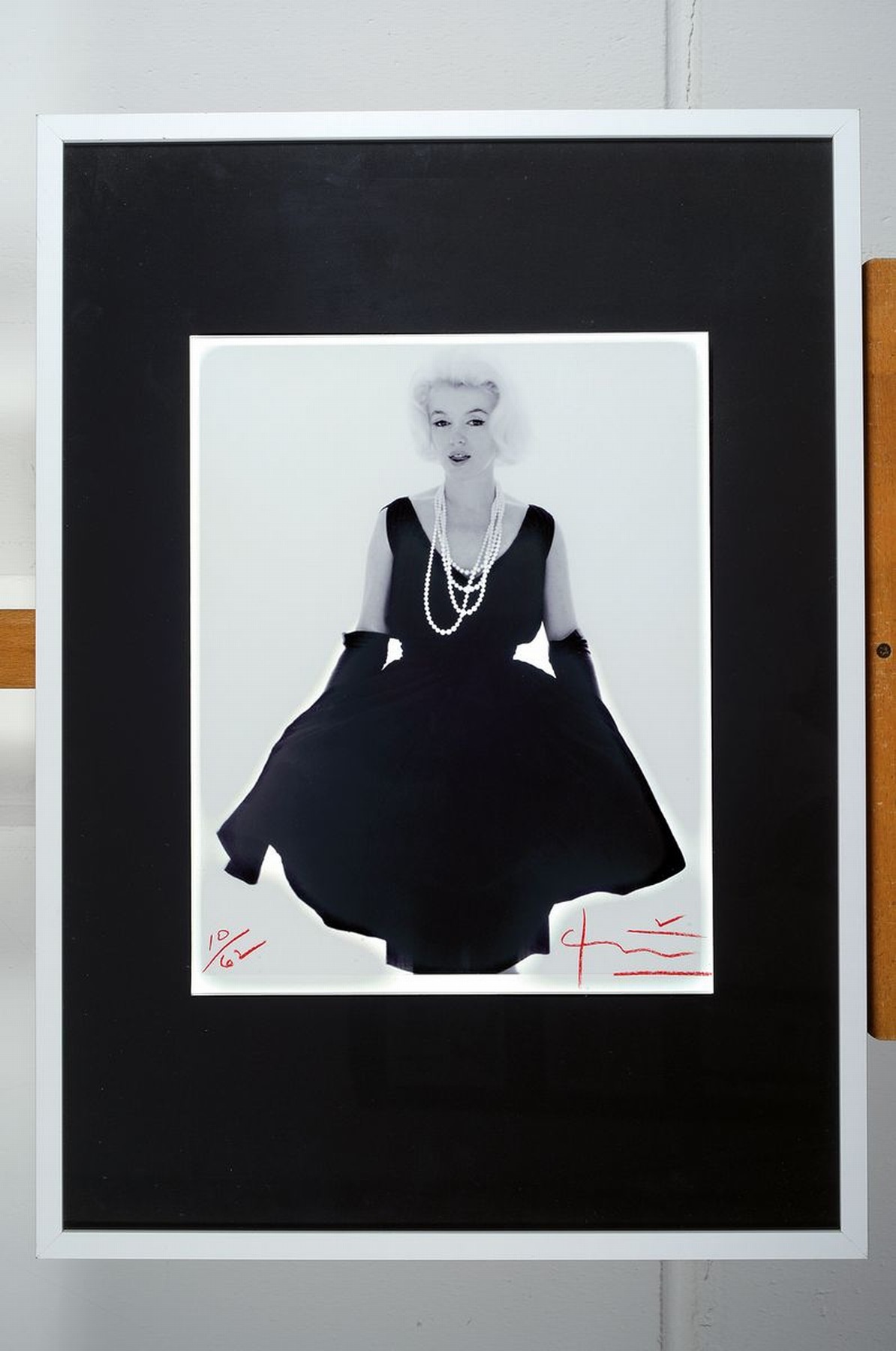 Detail k: Bert Stern, 1929 - 2013, Fotografie, Drucktechnik: Irisprint auf dickem, mattiertem Fotopapier, Titel: "Marylin in black dress" num. 10/62, ...