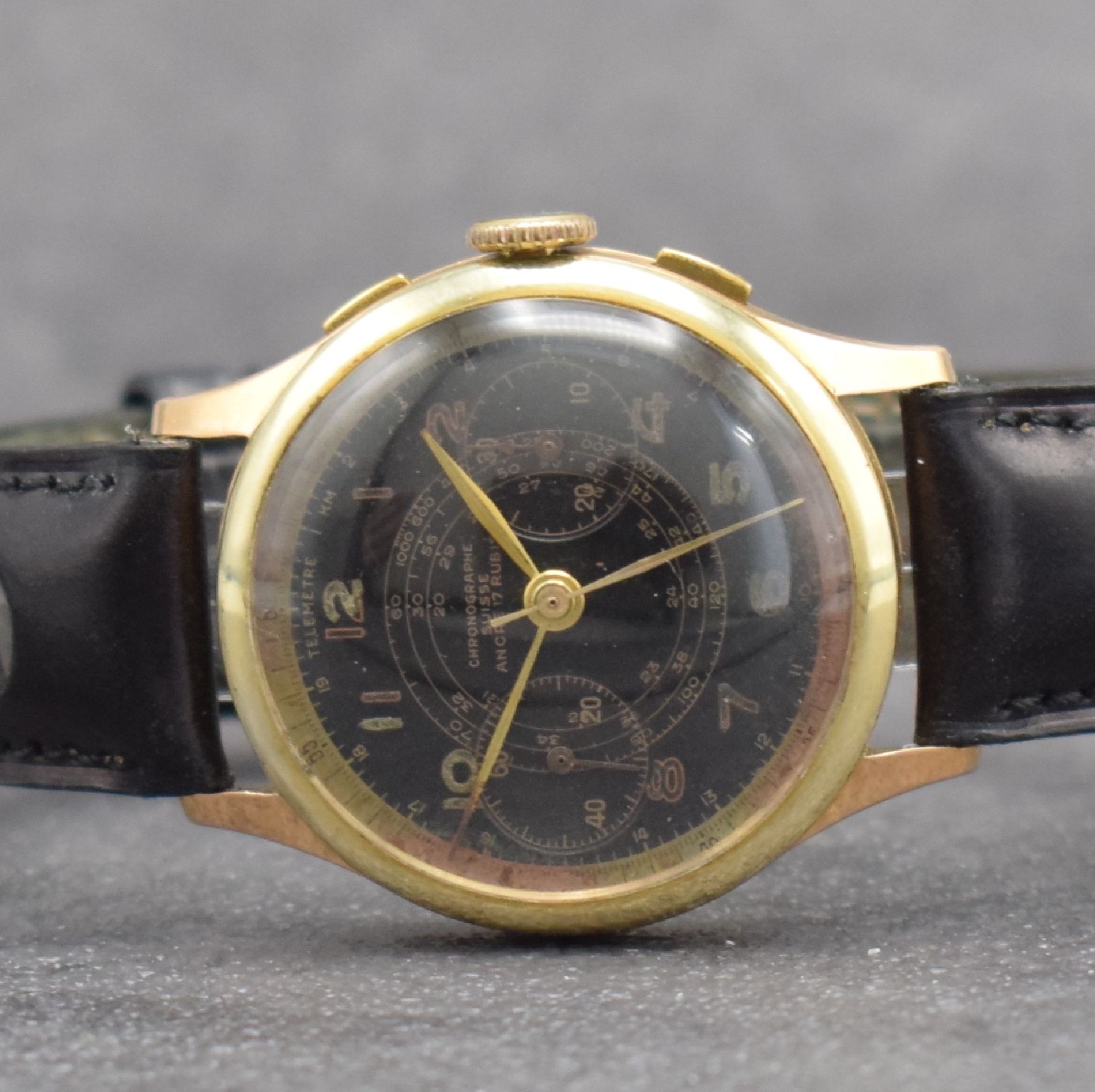 Detail a: CHRONOGRAPHE SUISSE Chronograph in RG 750/000, Schweiz um 1945, Handaufzug, gedr. Geh., Messing-Innengeh., Lünette in 14k GG ers., schwarzes ...