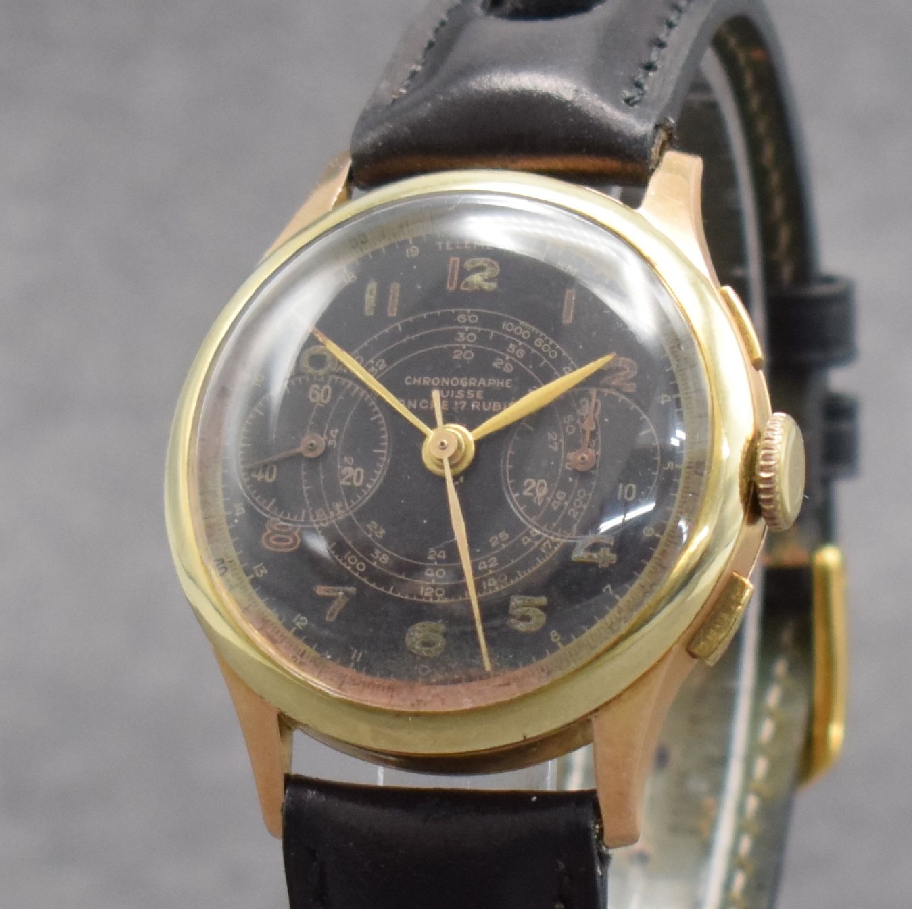 Detail e: CHRONOGRAPHE SUISSE Chronograph in RG 750/000, Schweiz um 1945, Handaufzug, gedr. Geh., Messing-Innengeh., Lünette in 14k GG ers., schwarzes ...