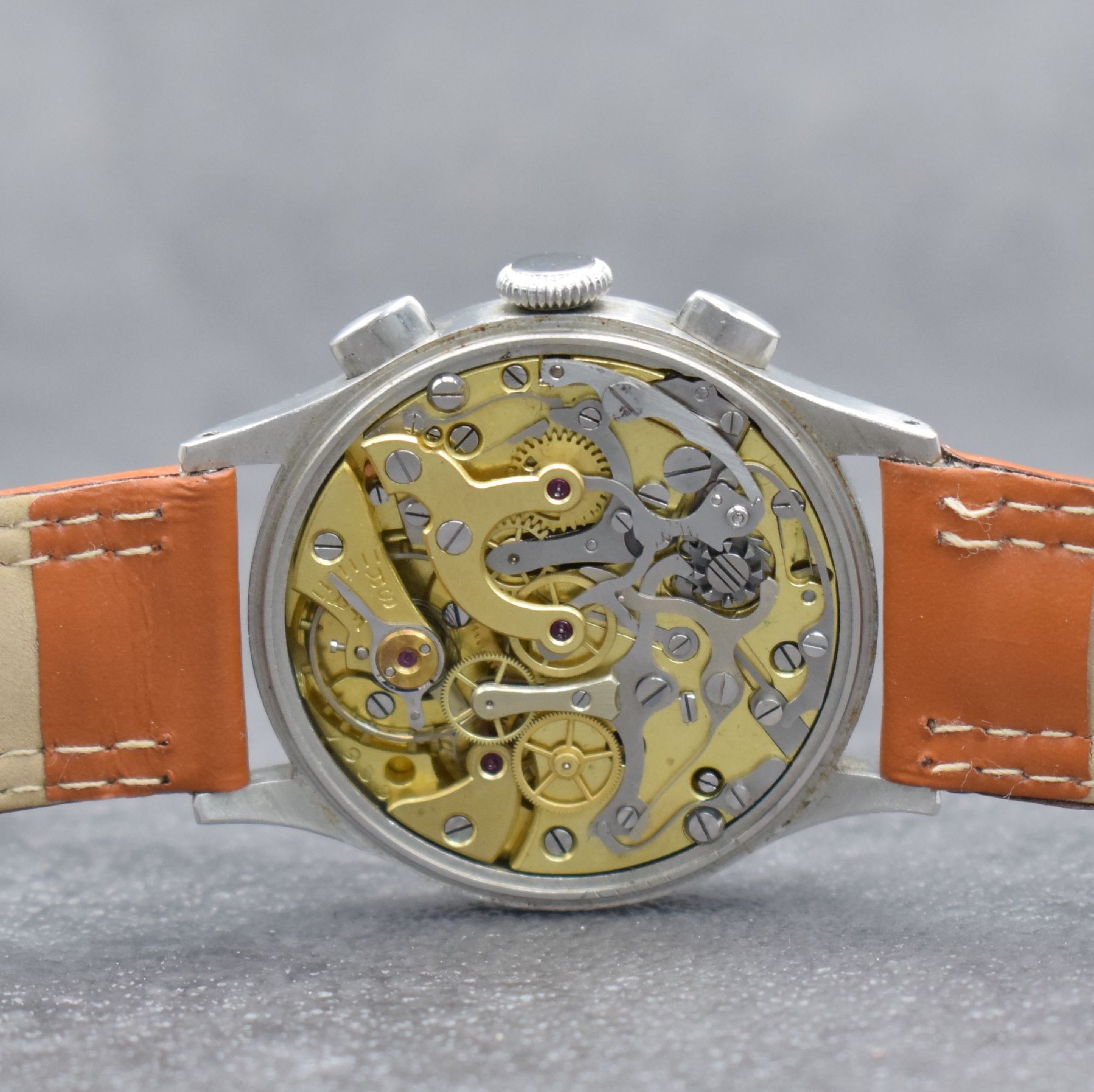 Detail g: LEMANIA Schaltradchronograph, Handaufzug, Schweiz 1940er Jahre, Edelstahlgeh., Boden & Glasrand aufgedr., schwarzes Zifferbl. m. fetten, arab. ...