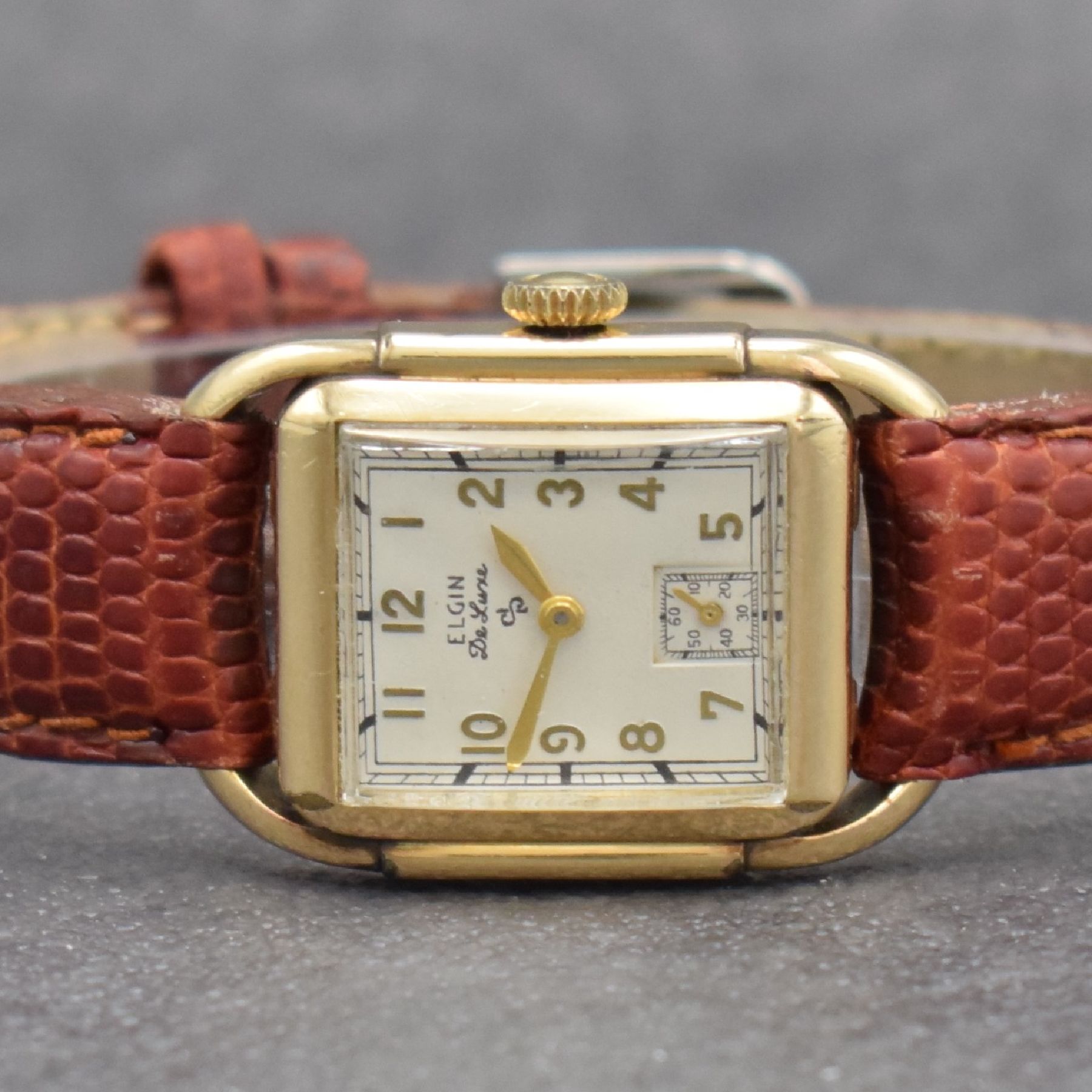 Detail a: ELGIN De Luxe Armbanduhr, Handaufzug, USA 1940er Jahre, 10k Gold-Filled Geh., Boden m. Widmungsgravur aufgedr., weißes Zifferbl. m. arab. Std. ...