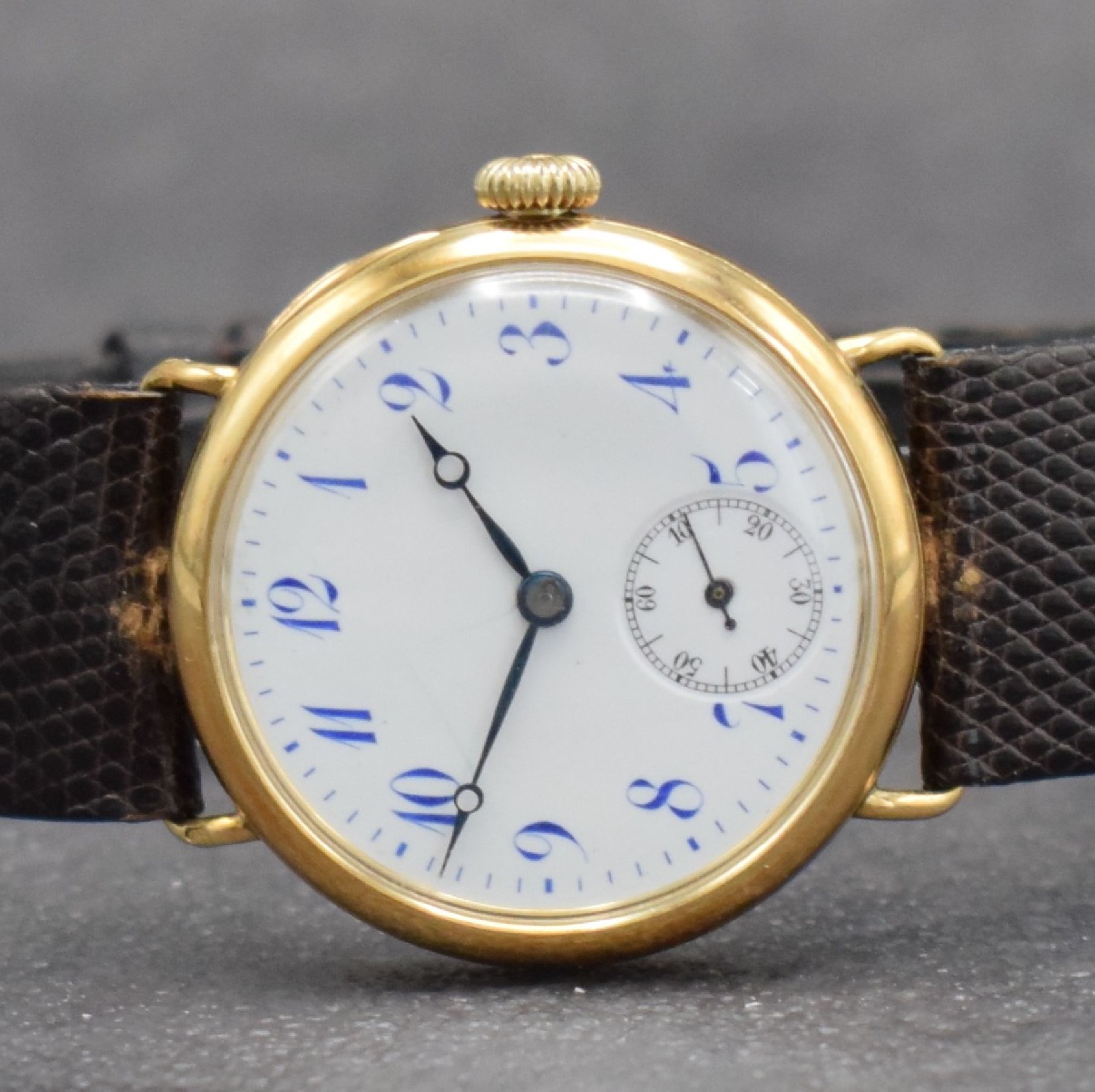 Detail a: IWC seltene frühe Armbanduhr in GG 585/000, Schweiz um 1929, Handaufzug, Scharniergeh. m. Goldcuvette, Lünette aufgedr., Emailzifferbl. riss. m. ...