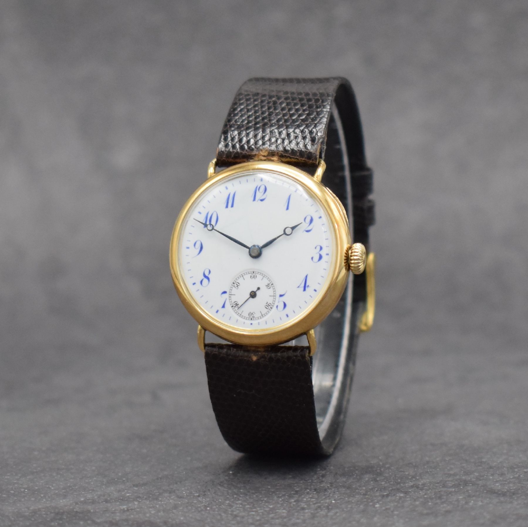 Detail b: IWC seltene frühe Armbanduhr in GG 585/000, Schweiz um 1929, Handaufzug, Scharniergeh. m. Goldcuvette, Lünette aufgedr., Emailzifferbl. riss. m. ...