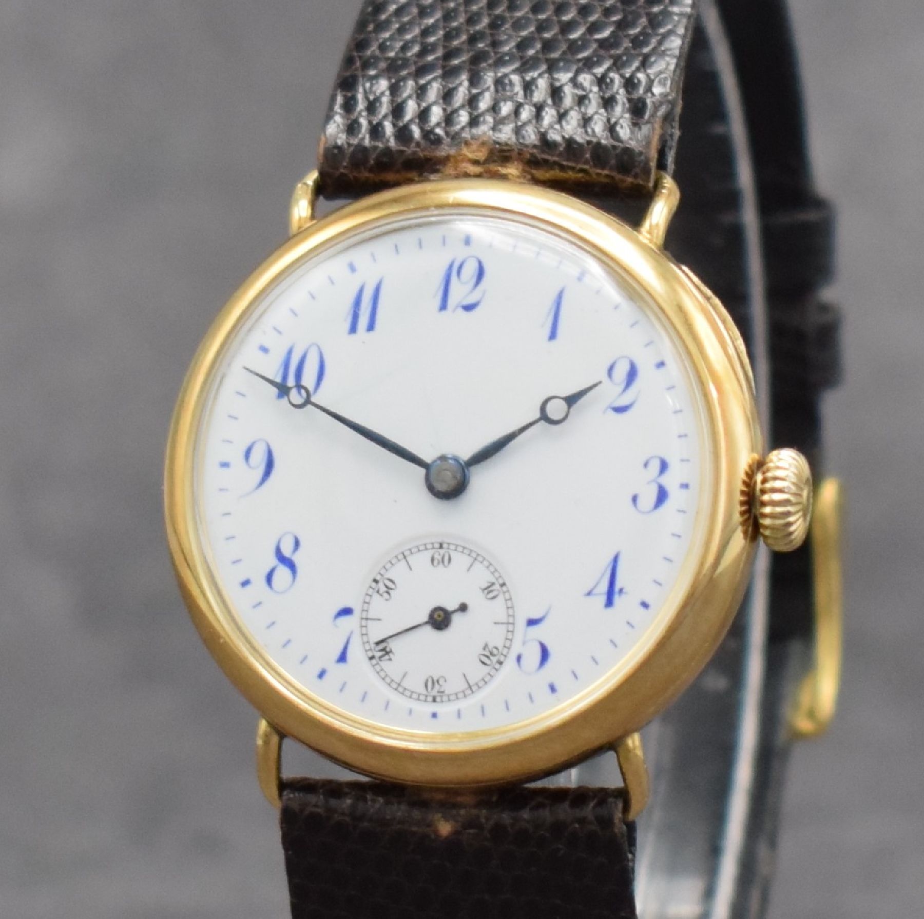 Detail c: IWC seltene frühe Armbanduhr in GG 585/000, Schweiz um 1929, Handaufzug, Scharniergeh. m. Goldcuvette, Lünette aufgedr., Emailzifferbl. riss. m. ...