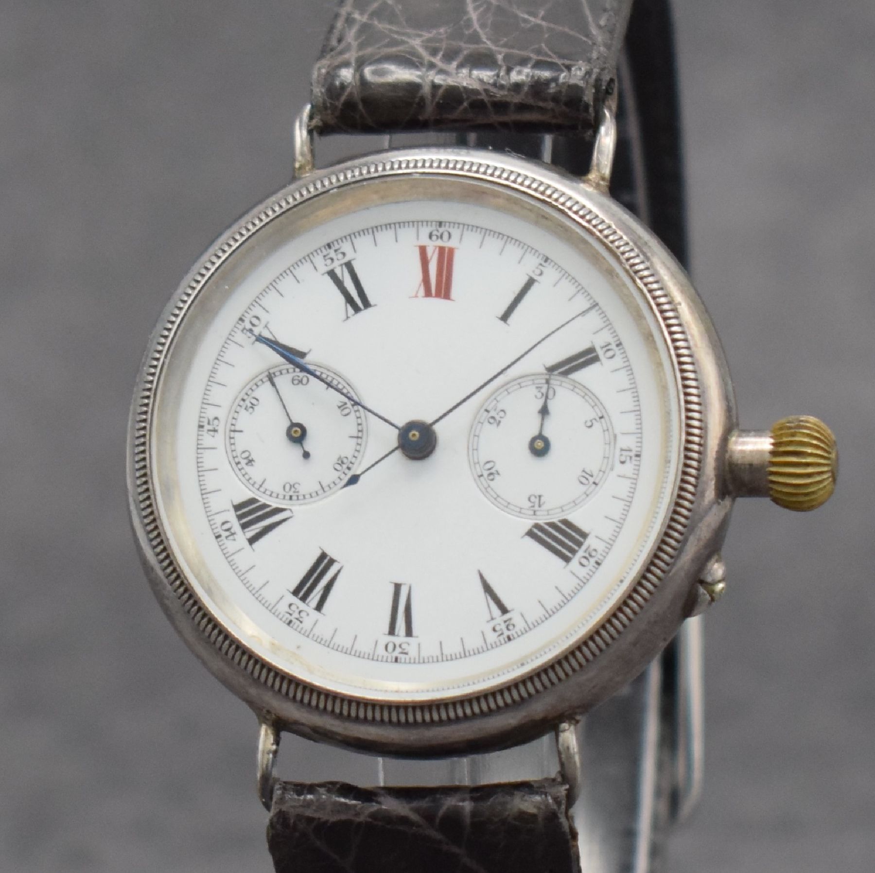 Detail c: Frühe Armbanduhr mit Chronograph in Silber, Schweiz für England 1913, FB-Spezialgehäuse über geriffelte Lünette verschraubt, 3-tlg. ...