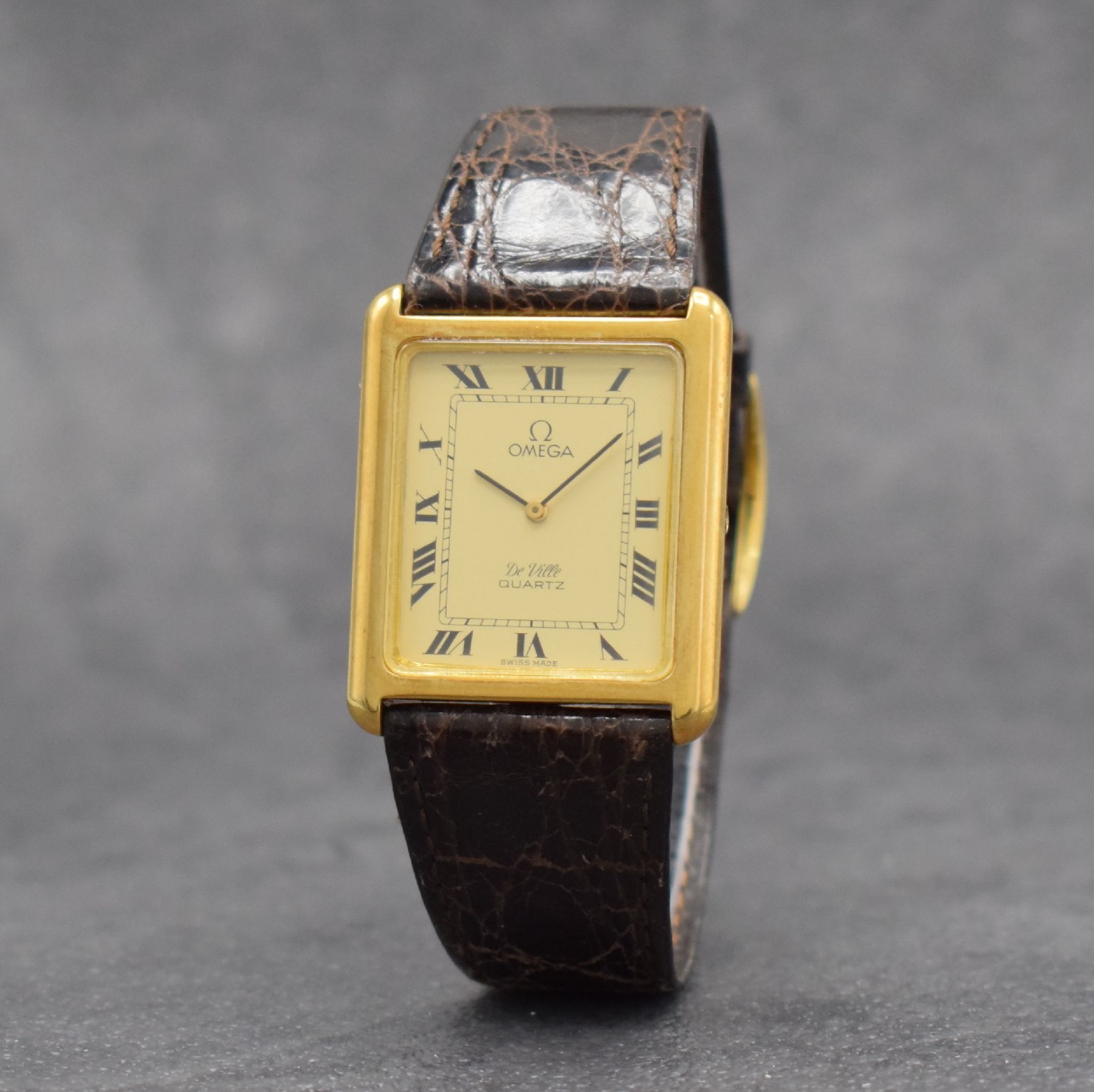 Detail b: OMEGA De Ville Ref. 191 0055 rechteckige Armbanduhr in GG 750/000, Schweiz um 1978, quarz, gedr. Geh., Zeigerstellung über Drücker b. 3, orig. ...
