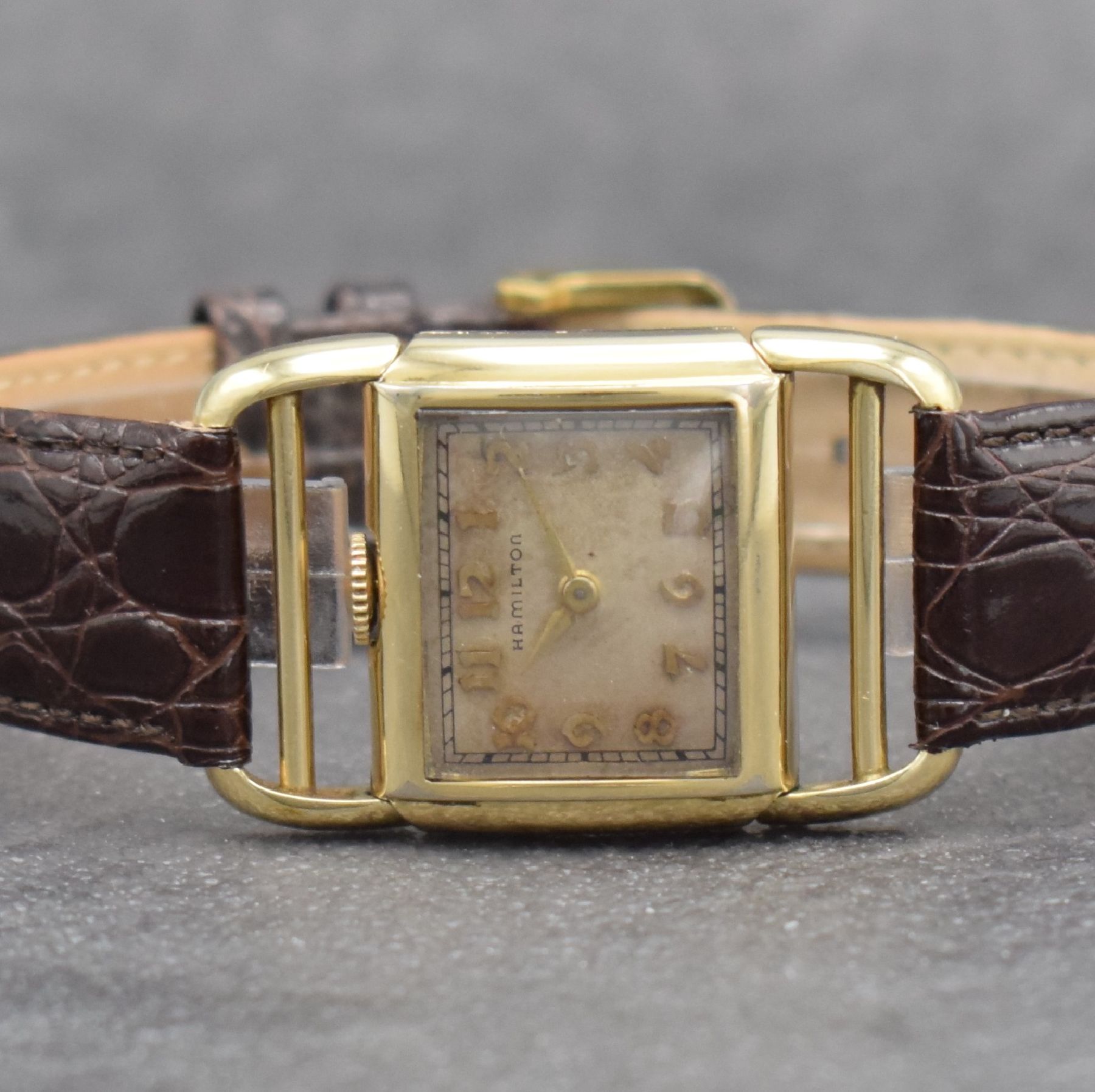 Detail a: HAMILTON Contour Herrenarmbanduhr sog. Driver´s Watch, Handaufzug, USA 1940er Jahre, 14K Gold Filled Geh., Boden mit grav. Initialen aufgedr., ...