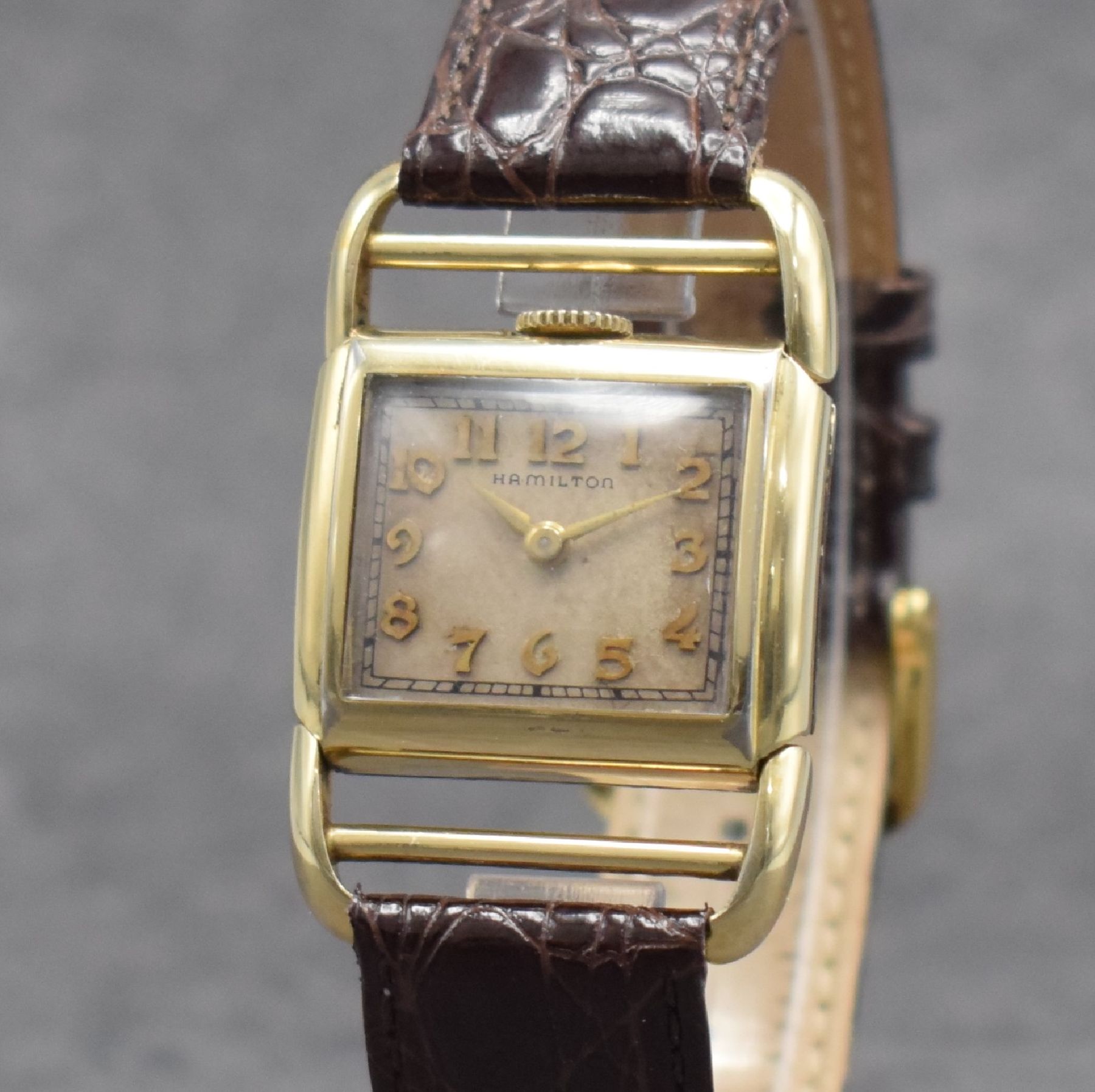Detail c: HAMILTON Contour Herrenarmbanduhr sog. Driver´s Watch, Handaufzug, USA 1940er Jahre, 14K Gold Filled Geh., Boden mit grav. Initialen aufgedr., ...