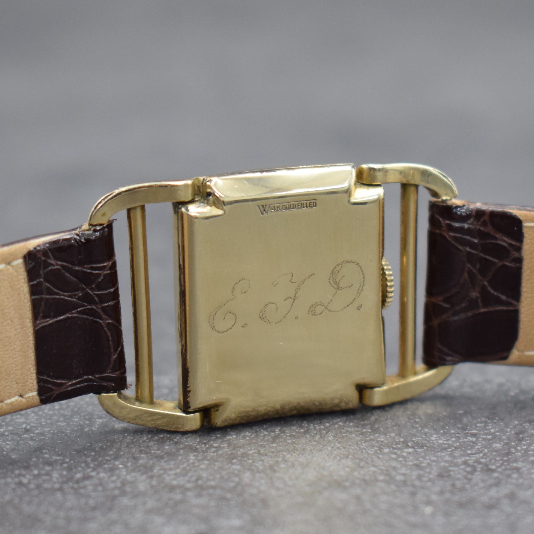 Detail d: HAMILTON Contour Herrenarmbanduhr sog. Driver´s Watch, Handaufzug, USA 1940er Jahre, 14K Gold Filled Geh., Boden mit grav. Initialen aufgedr., ...