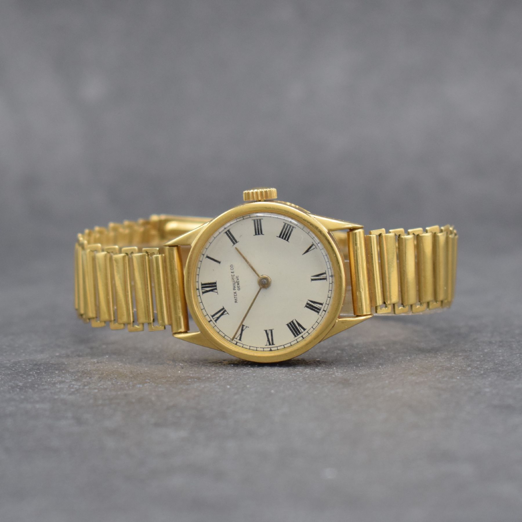 PATEK PHILIPPE / Gay Frères Armbanduhr mit sehr seltenem original Band in GG 750/000, Schweiz um 1905 / 1935, Handaufzug, neutrales gedr. Geh., ...