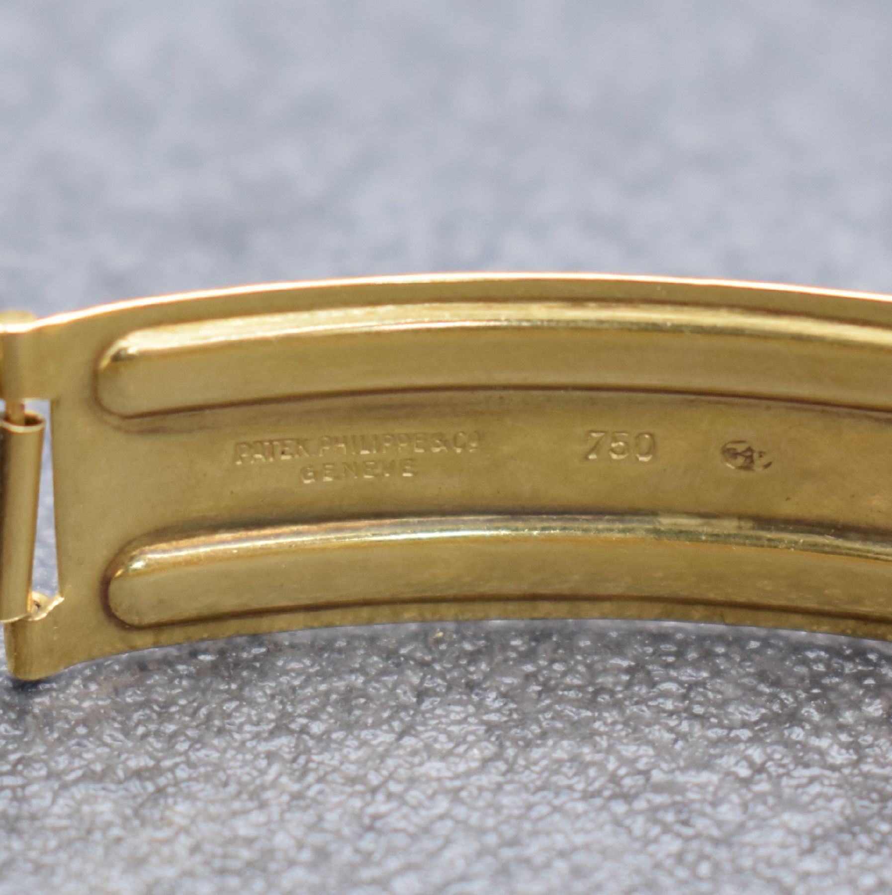 Detail h: PATEK PHILIPPE / Gay Frères Armbanduhr mit sehr seltenem original Band in GG 750/000, Schweiz um 1905 / 1935, Handaufzug, neutrales gedr. Geh., ...