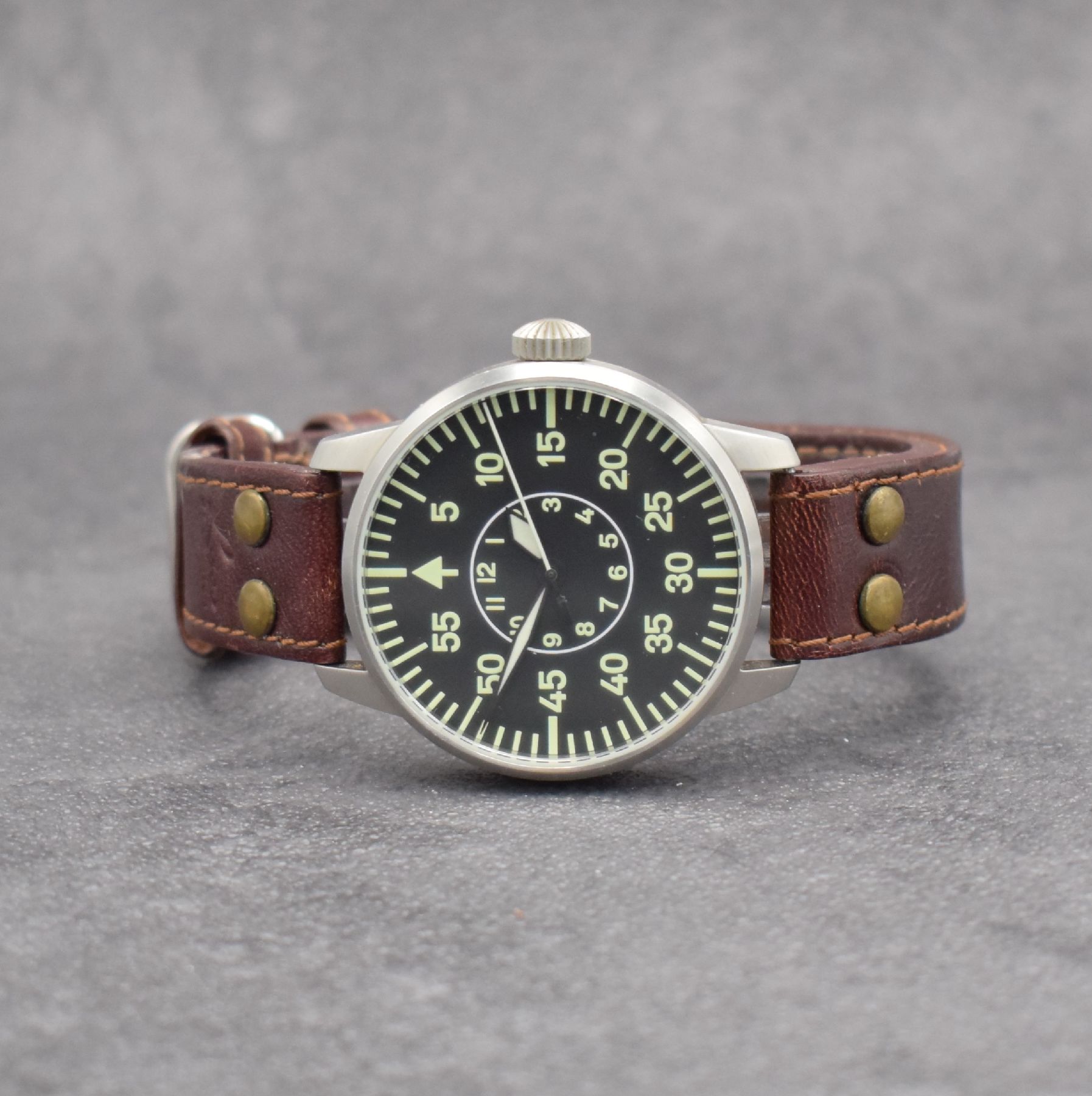 LACO TUIfly limitierte Fliegeruhr in Stahl, Deutschland um 2010, Automatik, 2-tlg. Geh., Boden aufgedr., orig. Lederband, schwarzes Zifferbl., ...