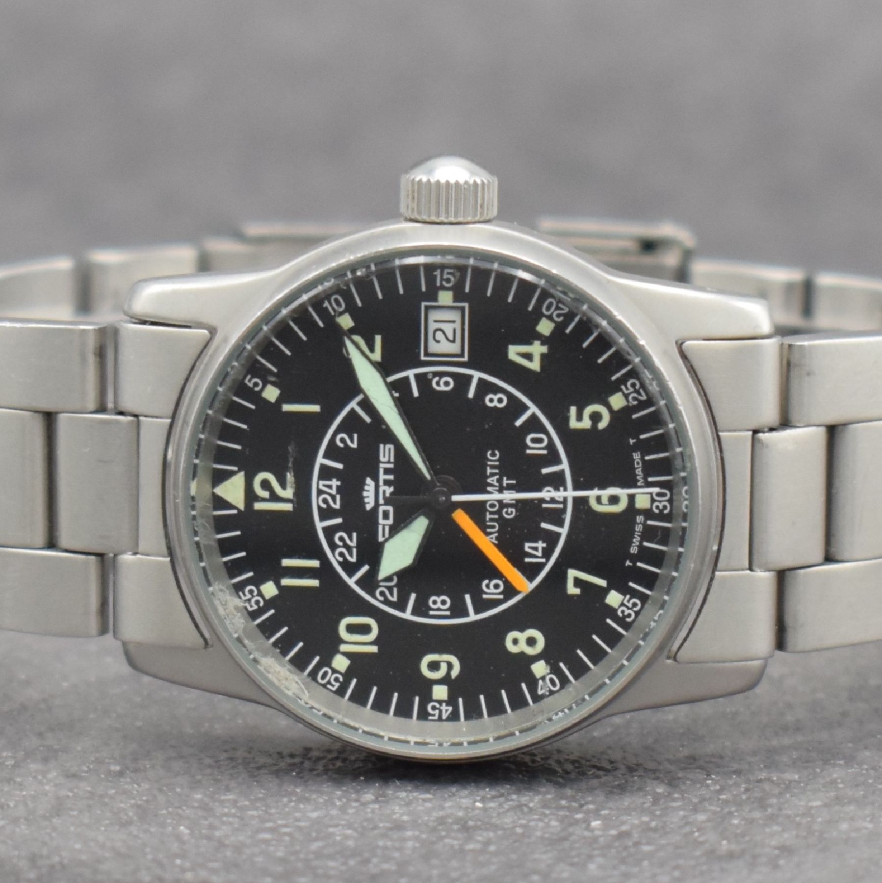 Detail a: FORTIS GMT Armbanduhr in Stahl/Stahlband, Schweiz um 1990, Automatik, mattiertes Geh. Ref. 621.10.148, Boden & Krone verschr., schwarzes Zifferbl., ...