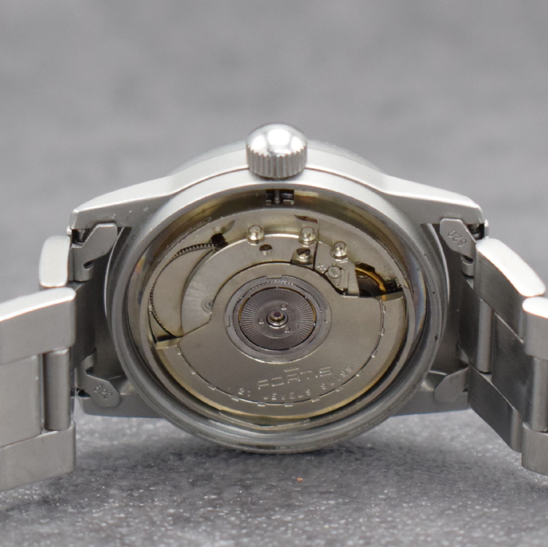 Detail f: FORTIS GMT Armbanduhr in Stahl/Stahlband, Schweiz um 1990, Automatik, mattiertes Geh. Ref. 621.10.148, Boden & Krone verschr., schwarzes Zifferbl., ...