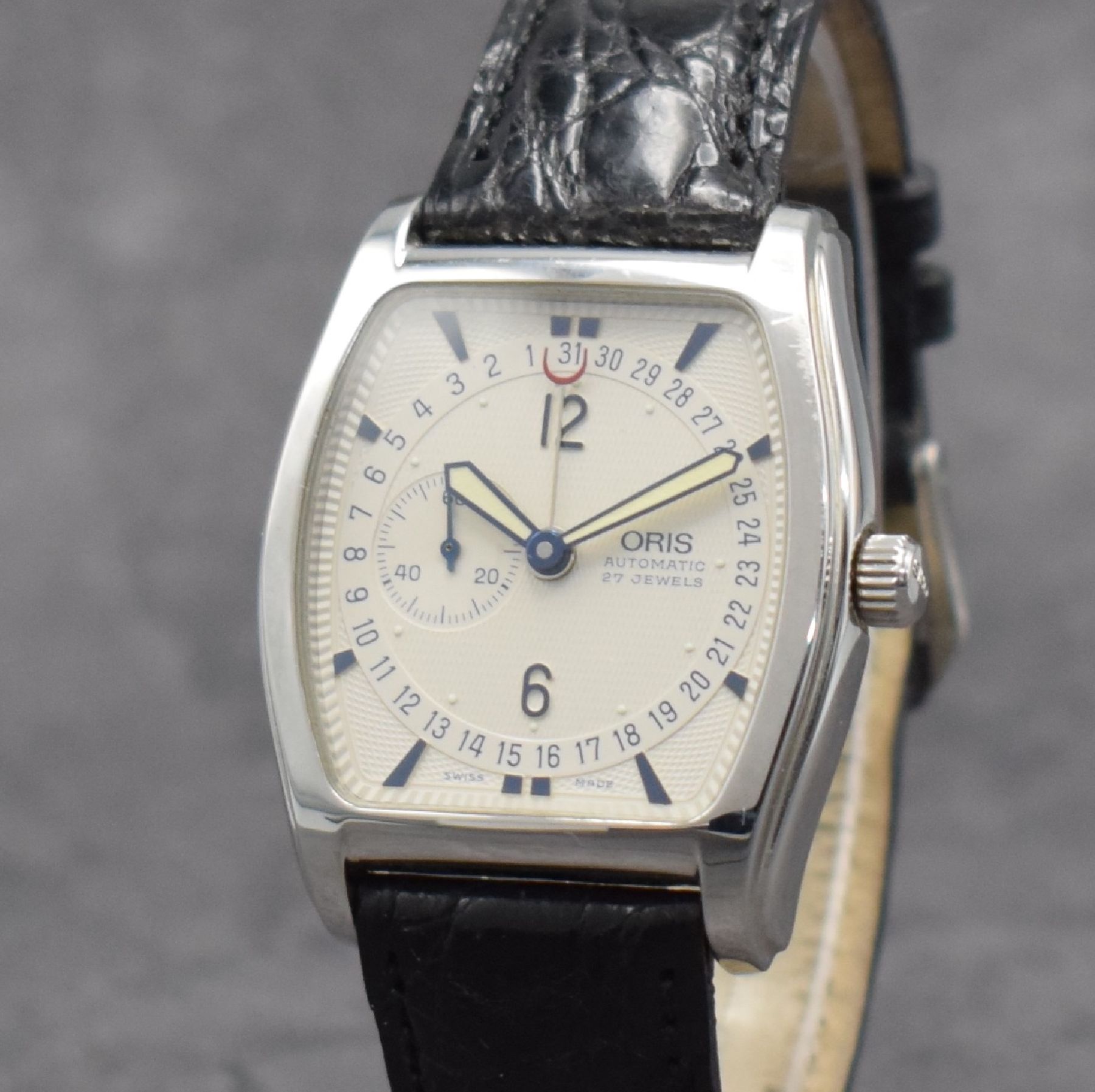 Detail c: ORIS Ref. 7471 Herrenarmbanduhr mit Zeigerdatum in Stahl, Schweiz um 2000, Automatik, 4-fach verschr. Tonneau-Geh., orig. Lederband m. Stiftschl., ...
