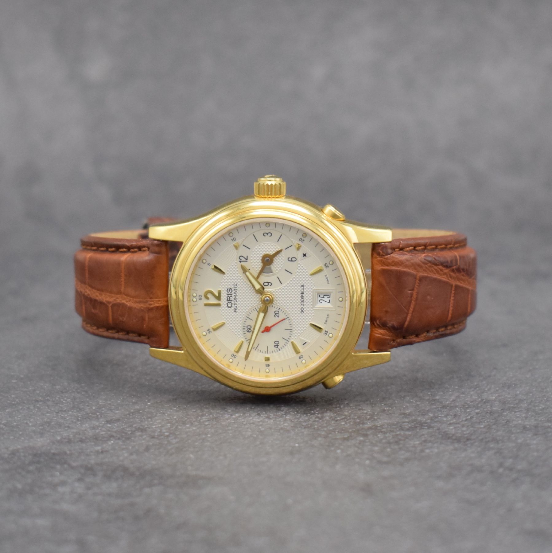ORIS Herrenarmbanduhr mit zweiter Zeitzone, Schweiz um 2000, Automatik, vergold. Stahlgeh. Ref. 7485, beids. Saphirvergl., Boden & Krone verschr., ...