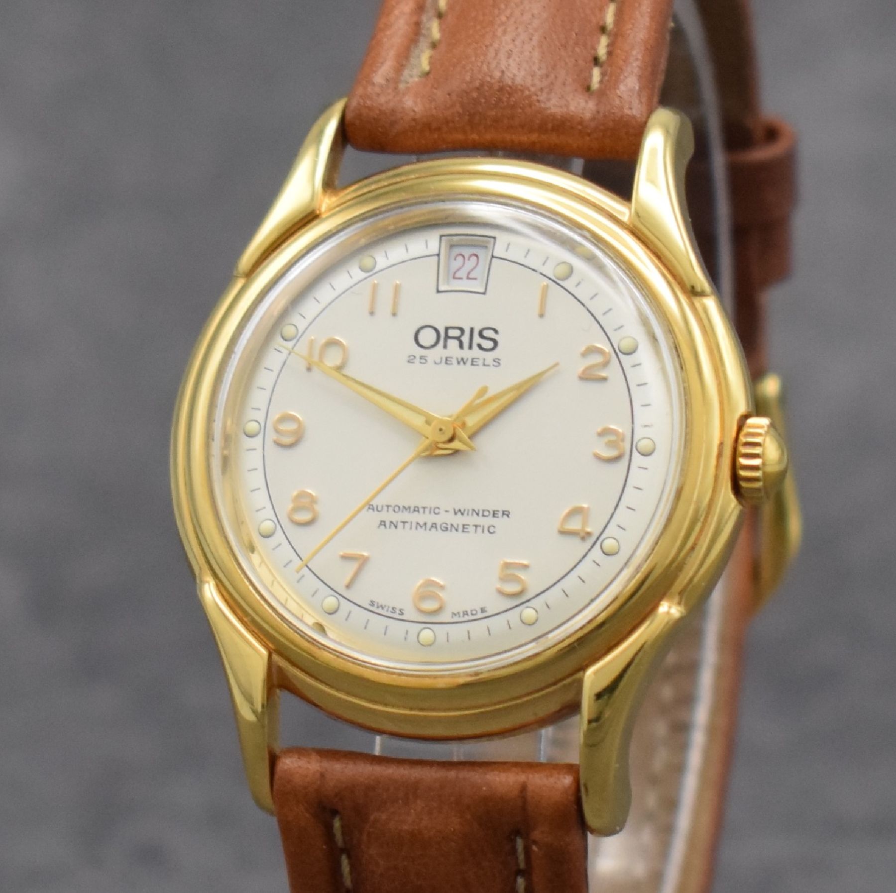 Detail c: ORIS vergoldete Armbanduhr mit Datum, Schweiz um 2000, Automatik, beids. vergl., Ref. 7317, Stahlboden verschr., silb. Duoton- Zifferbl., gold. arab. ...