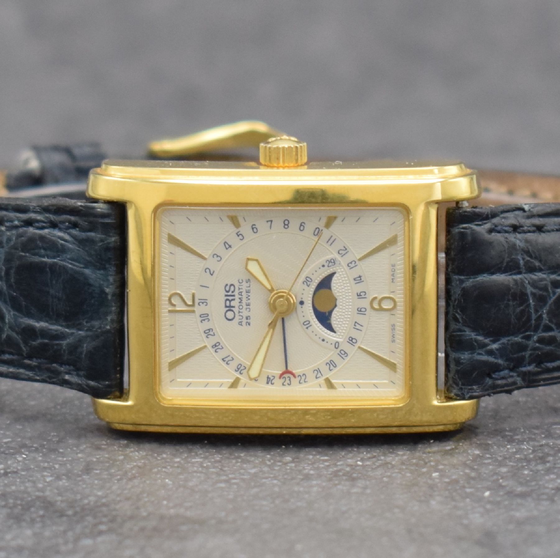 Detail a: ORIS rechteckige Armbanduhr mit Mondphase & Datum, Schweiz um 2000, Automatik, verg. Stahlgeh. Ref. B 7460, Boden 4-fach verschr., silb. ...