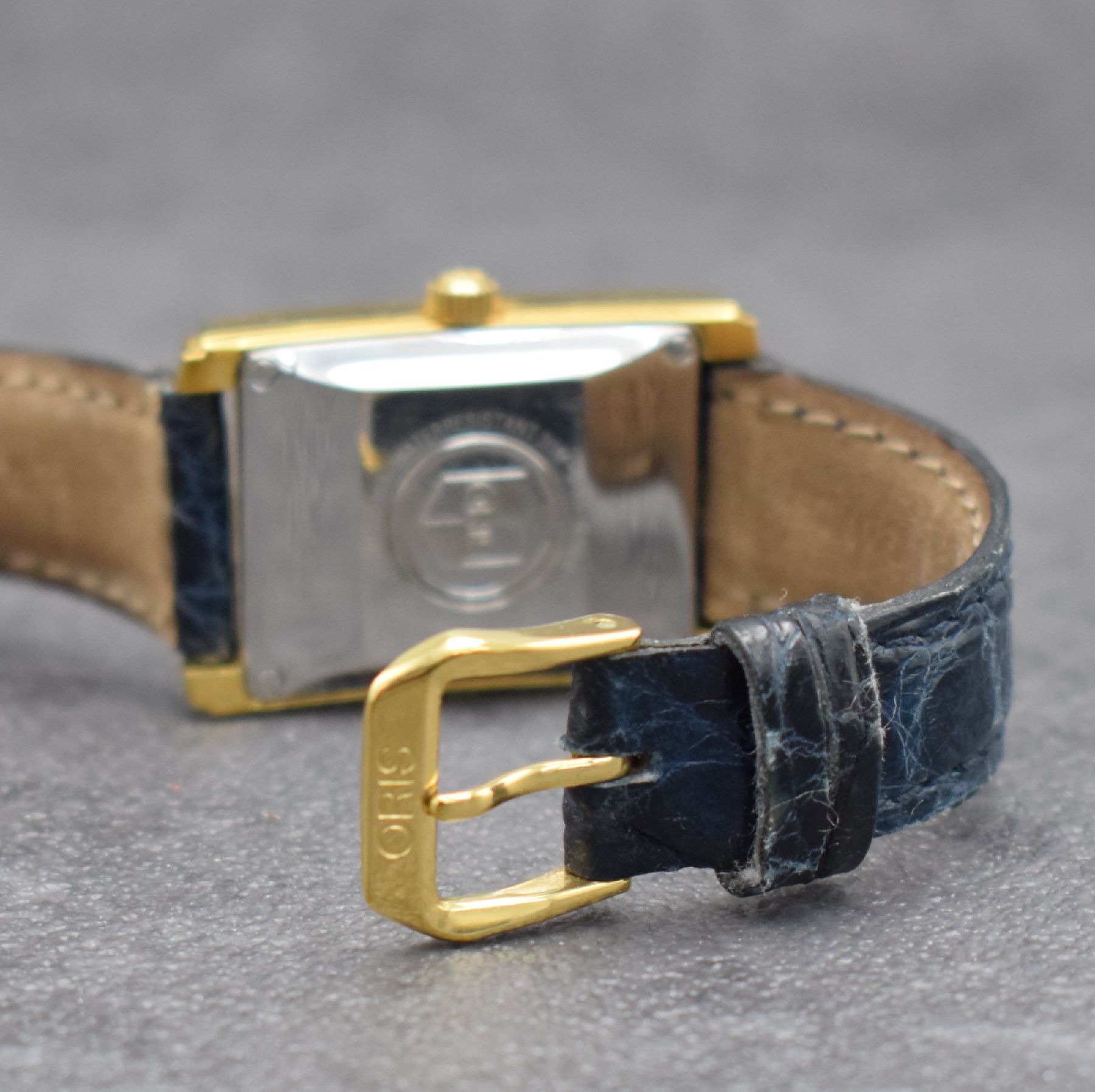 Detail d: ORIS rechteckige Armbanduhr mit Mondphase & Datum, Schweiz um 2000, Automatik, verg. Stahlgeh. Ref. B 7460, Boden 4-fach verschr., silb. ...