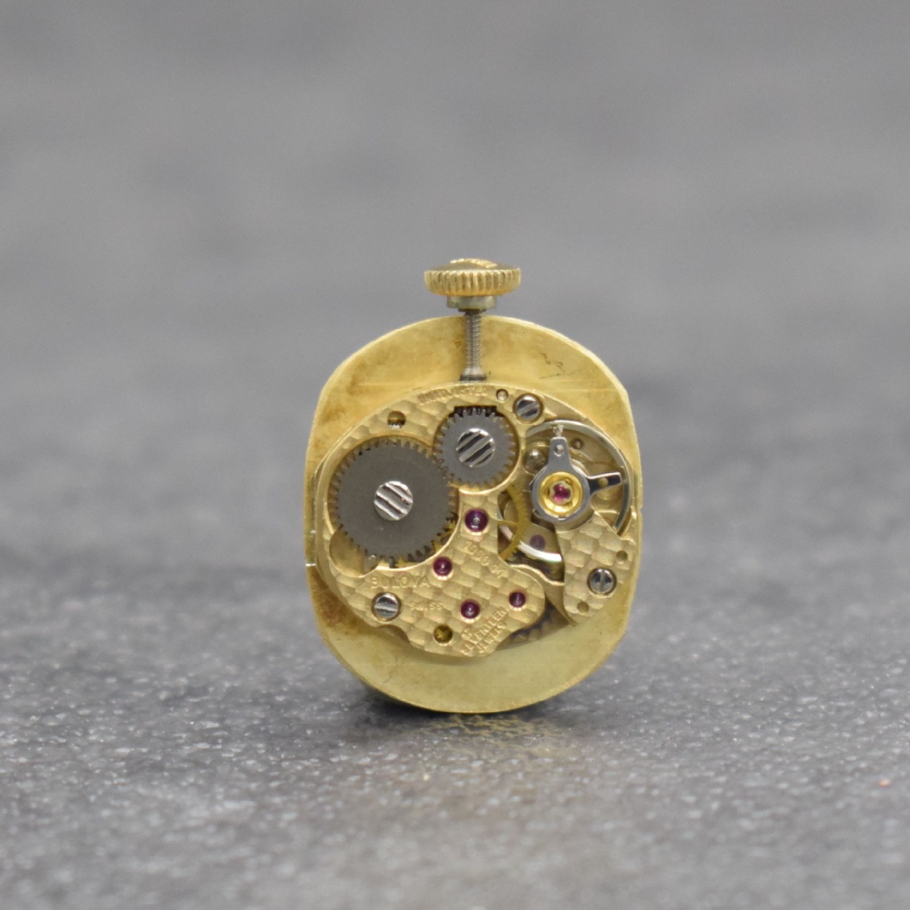 Detail g: BULOVA Damenarmbanduhr in GG 585/000, Schweiz um 1965, Handaufzug, 2-teiliges Geh., Boden aufgedr., Lünette aufwend. mit Diamanten (in WG) bes. zus. ...