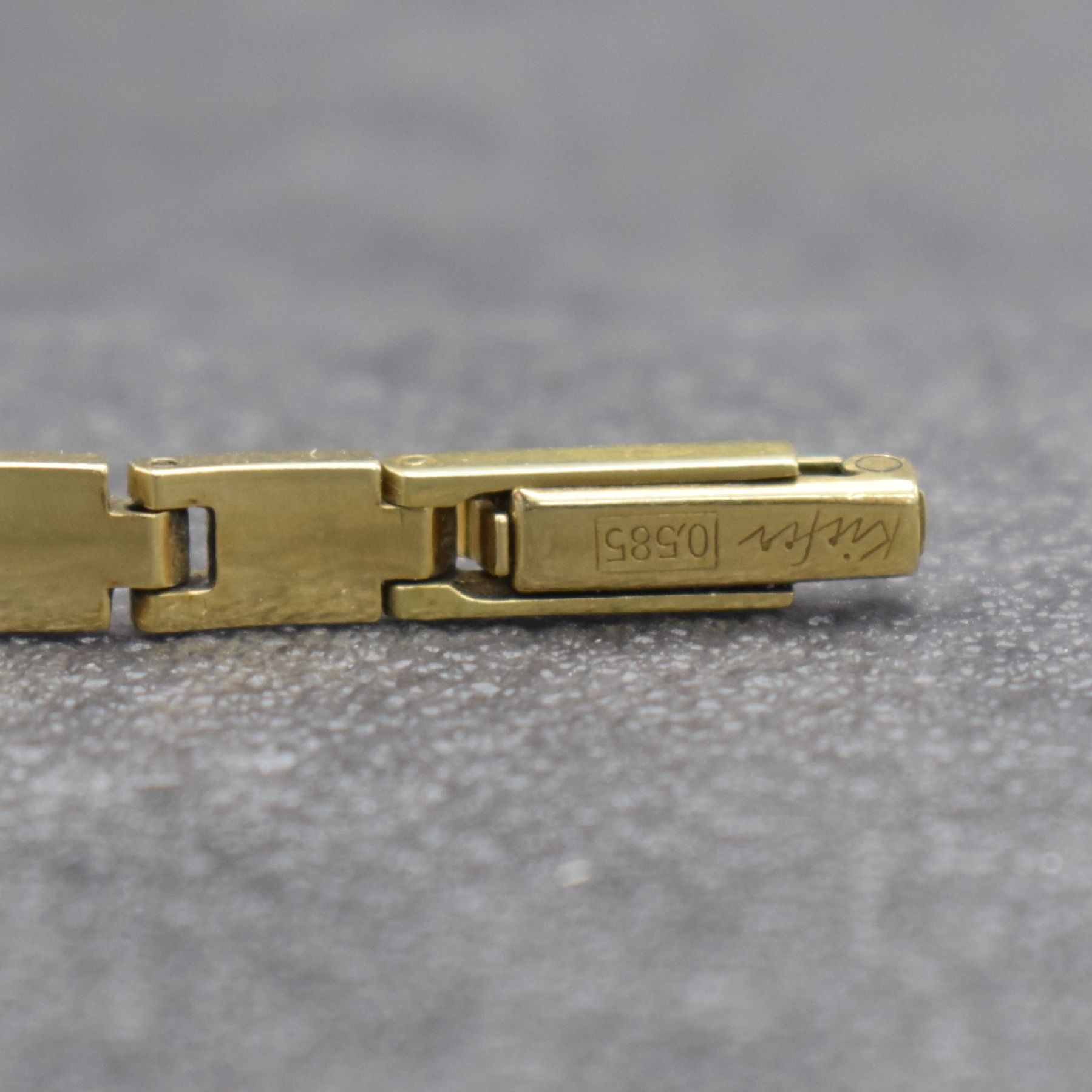 Detail b: BIFORA & NORVINA 2 Damenarmbanduhren in GG/WG 585/000, Schweiz/Deutschland um 1970, Handaufzug, gedr. Böden, silb. Zifferbl. mit aufges. Std.-Ind., ...