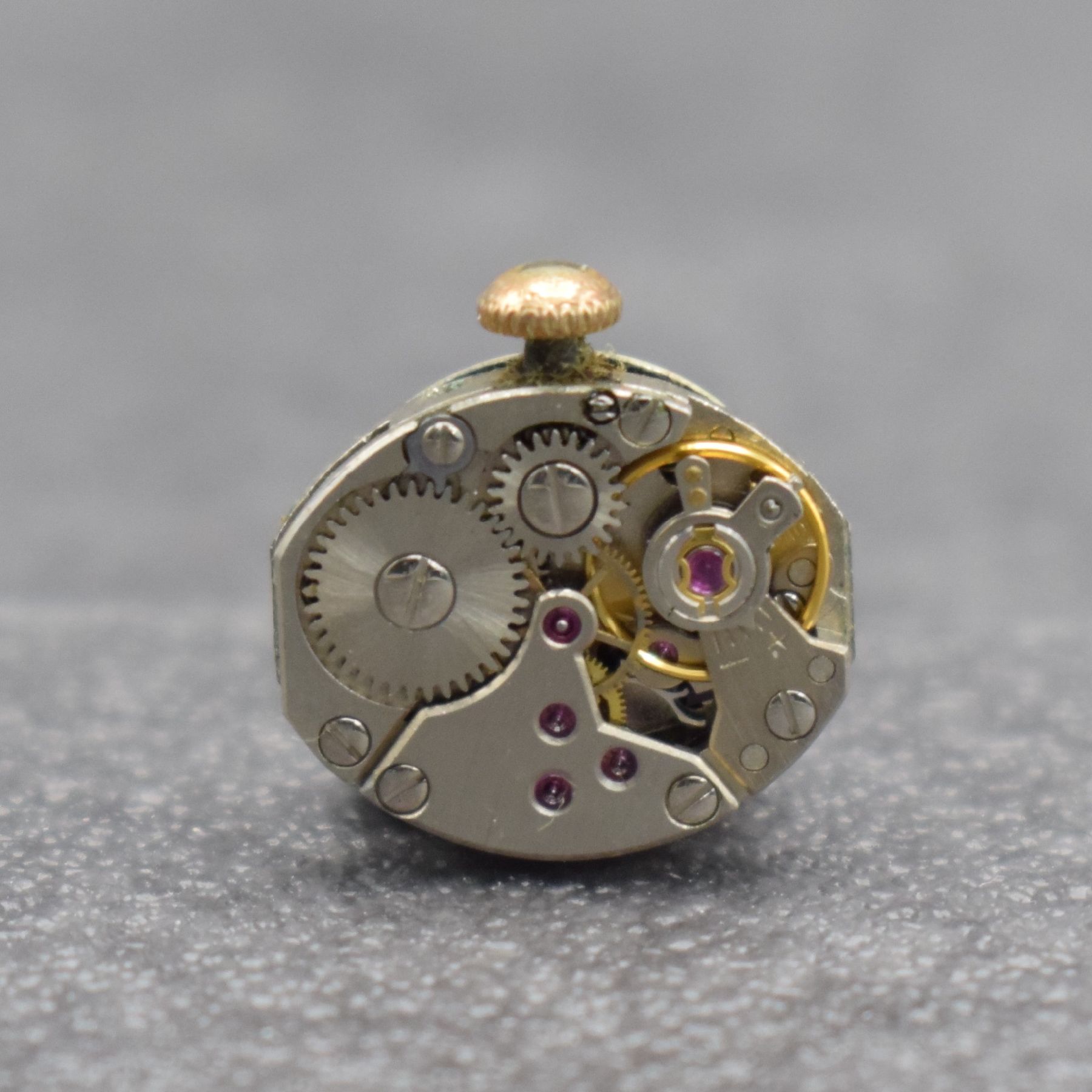 Detail d: BIFORA & NORVINA 2 Damenarmbanduhren in GG/WG 585/000, Schweiz/Deutschland um 1970, Handaufzug, gedr. Böden, silb. Zifferbl. mit aufges. Std.-Ind., ...